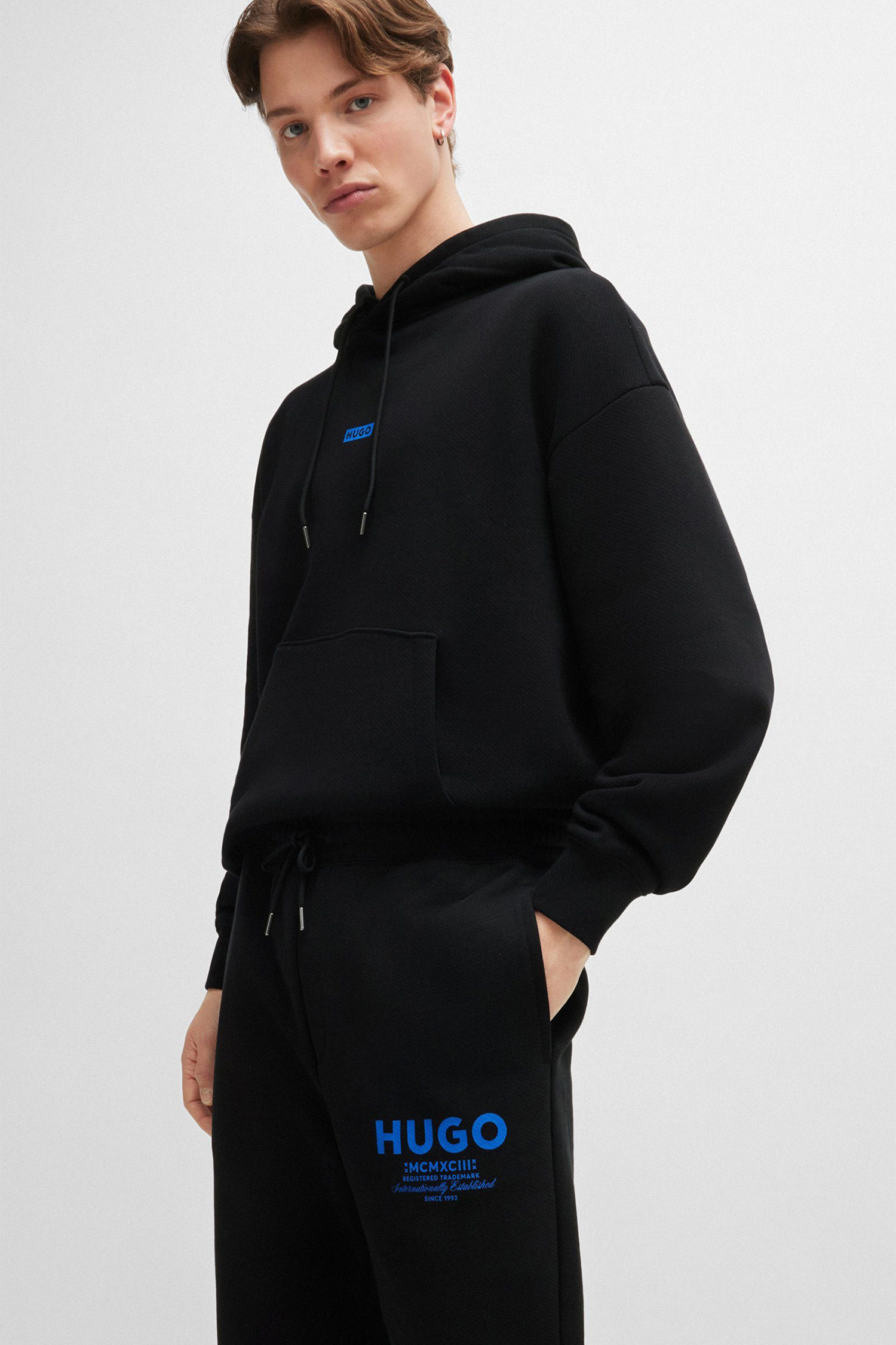 Мужские черные спортивные брюки HUGO BLUE 50510734;001