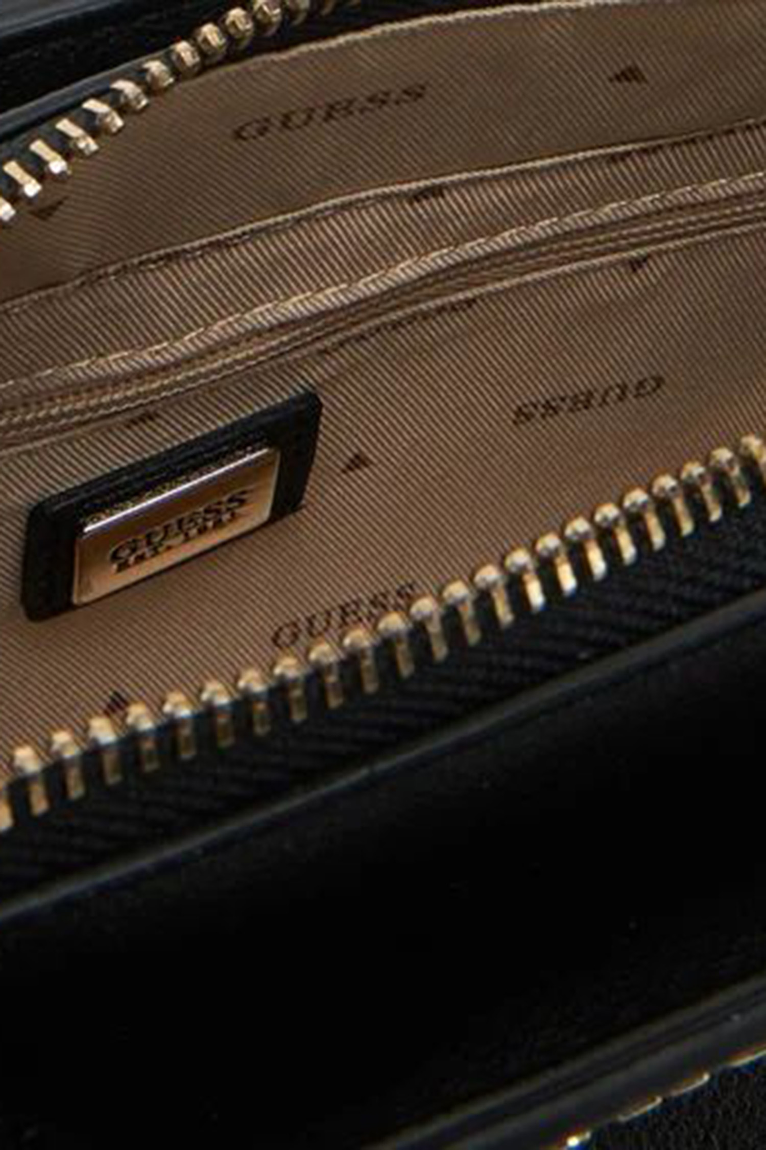 Жіноча чорна сумка Guess HWBG96.33760;BLA