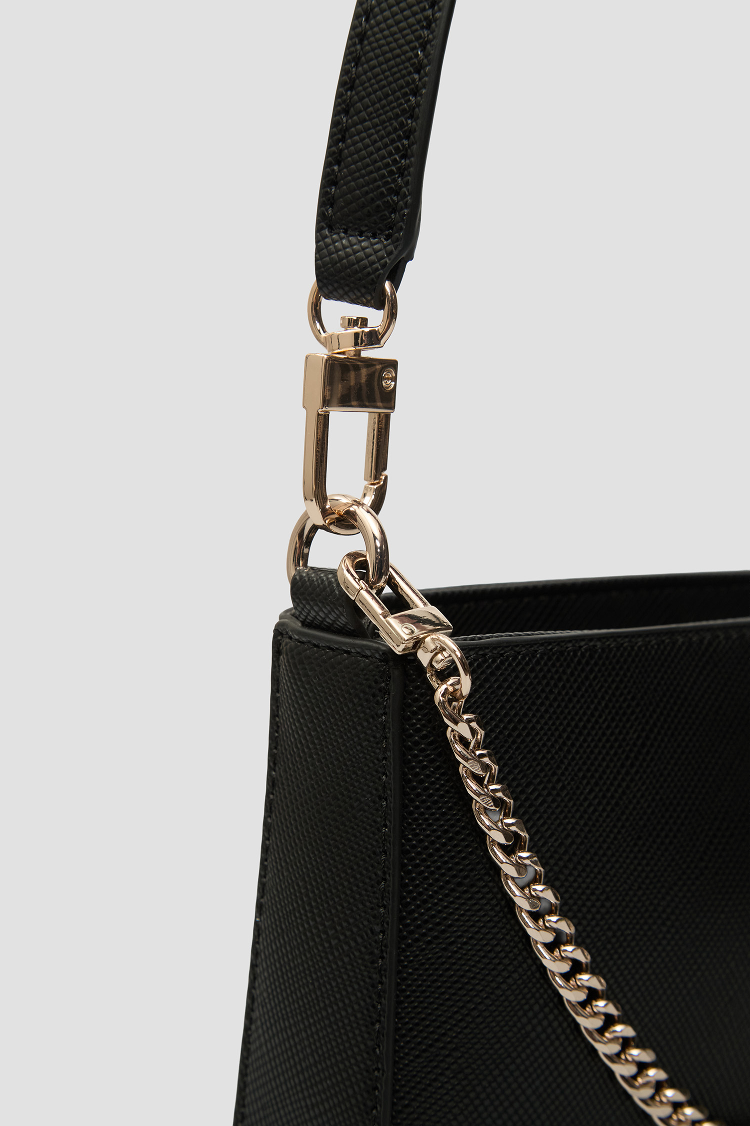 Женская черная сумка Guess HWZG96.72720;BLA