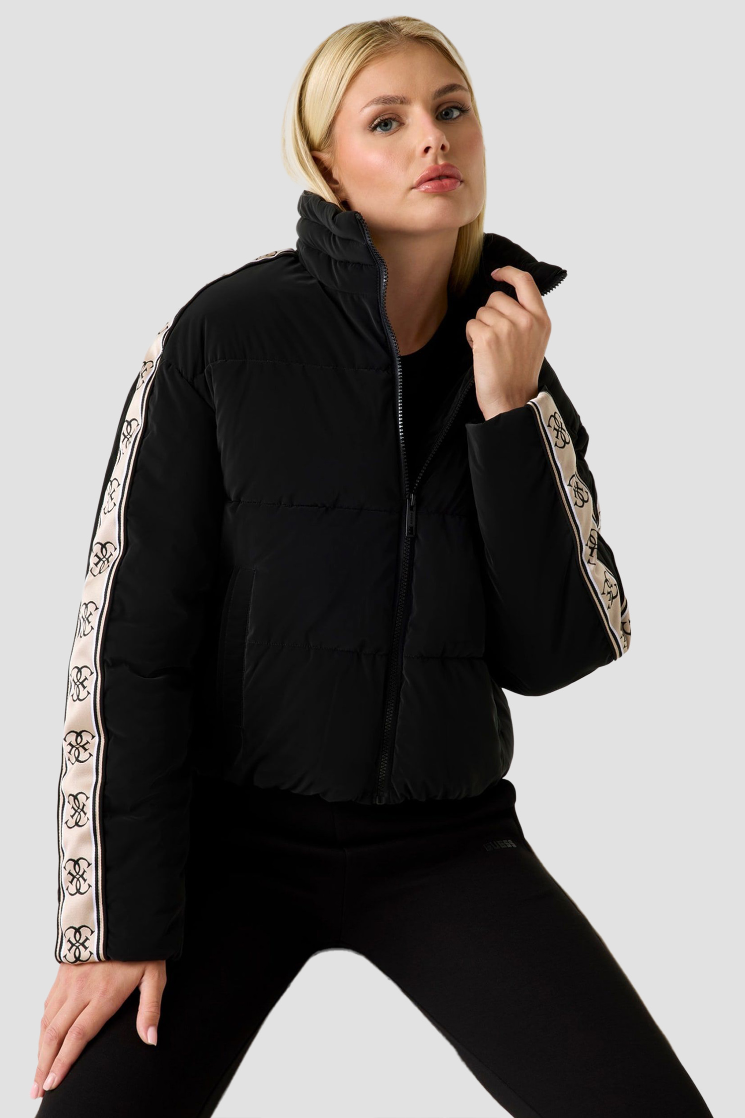 Женская черная куртка Guess V5BL11.WGYC2;JBLK