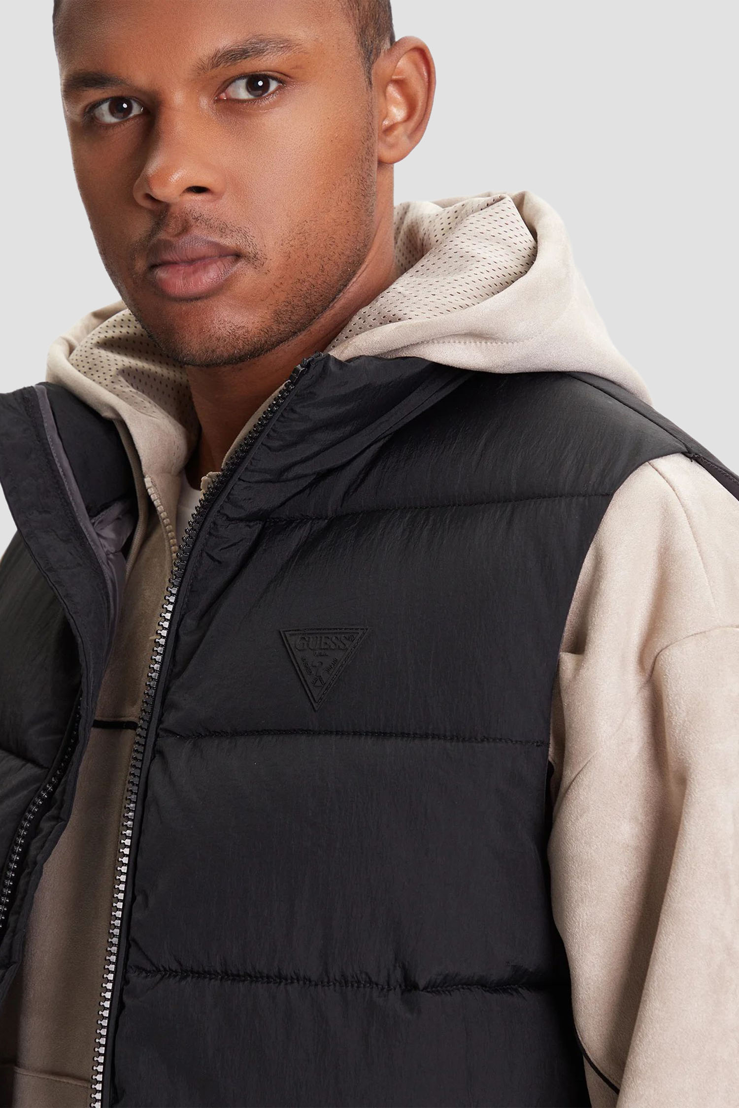 Чоловічий чорний жилет Guess Z5YL08.WGTN0;JBLK