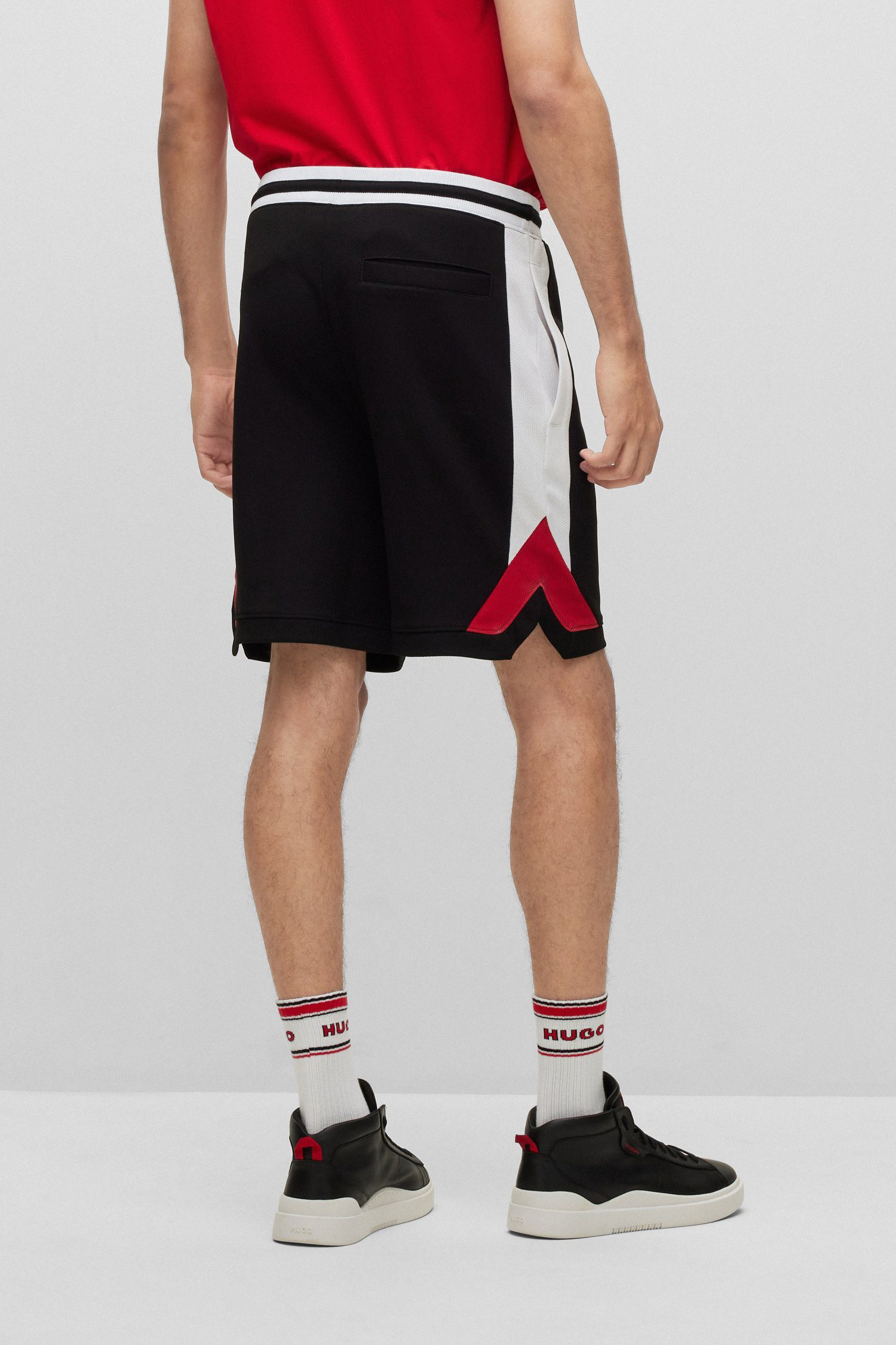 Чоловічі чорні шорти HUGO 50489621;001