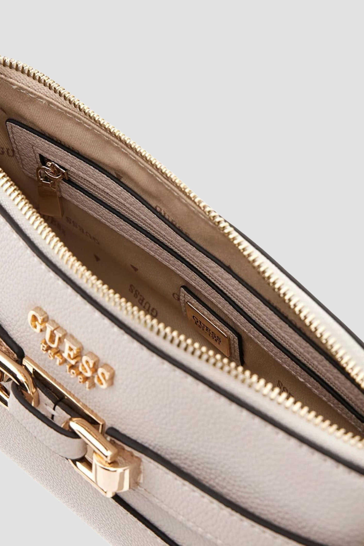 Жіноча біла сумка Guess HWBG95.27170;STO