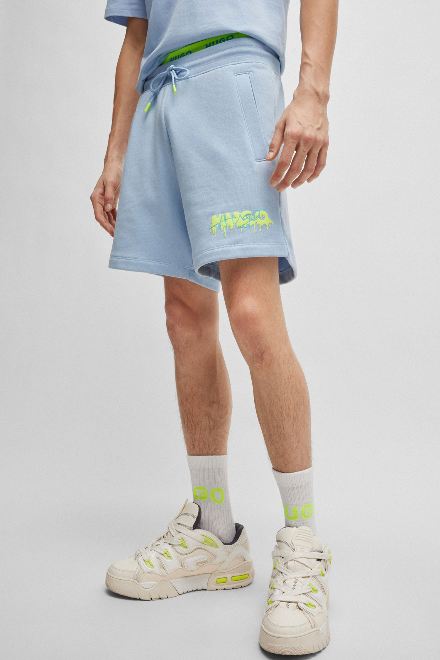 Мужские голубые шорты HUGO 50510005;455