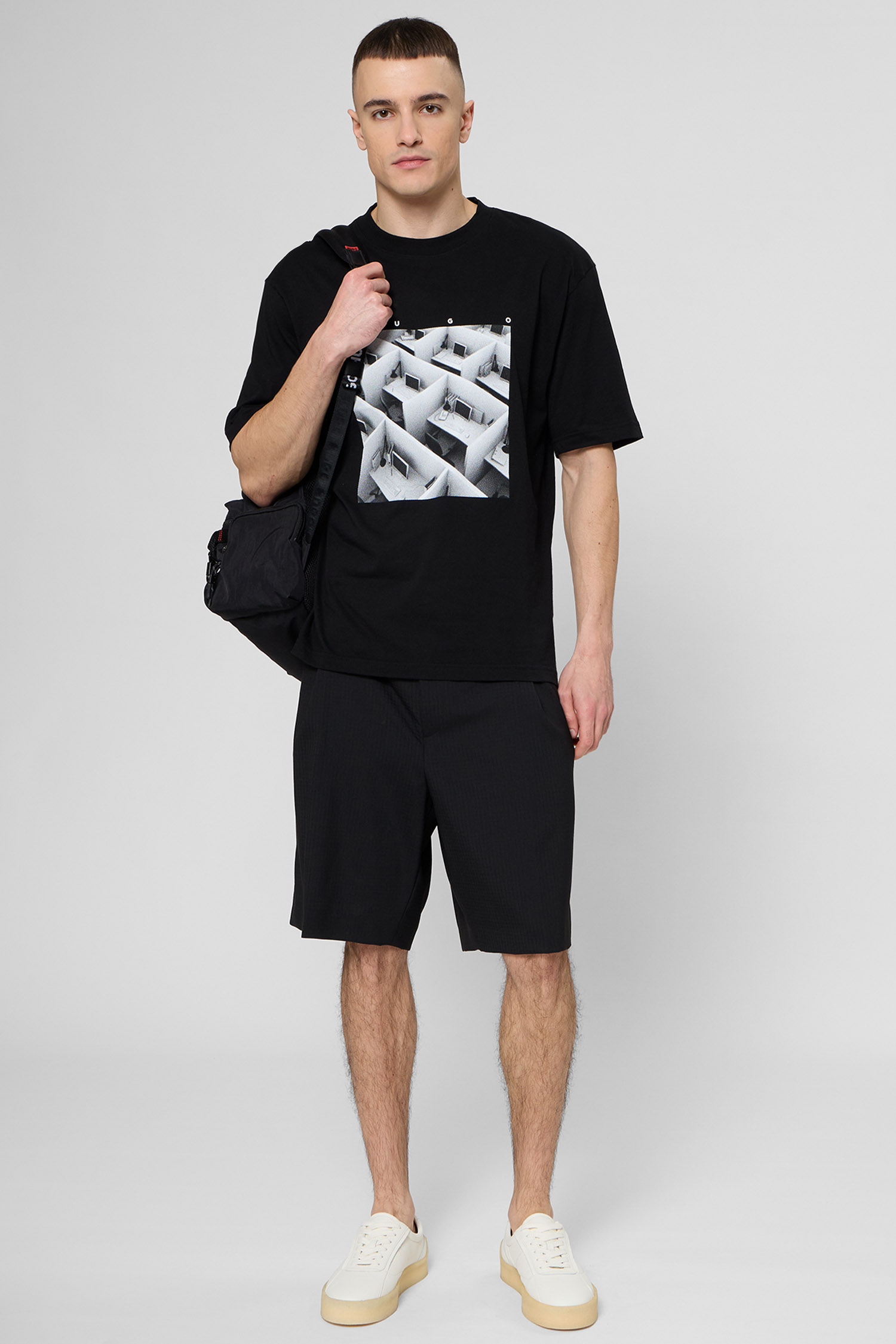 Чоловічі чорні шорти HUGO 50554659;001