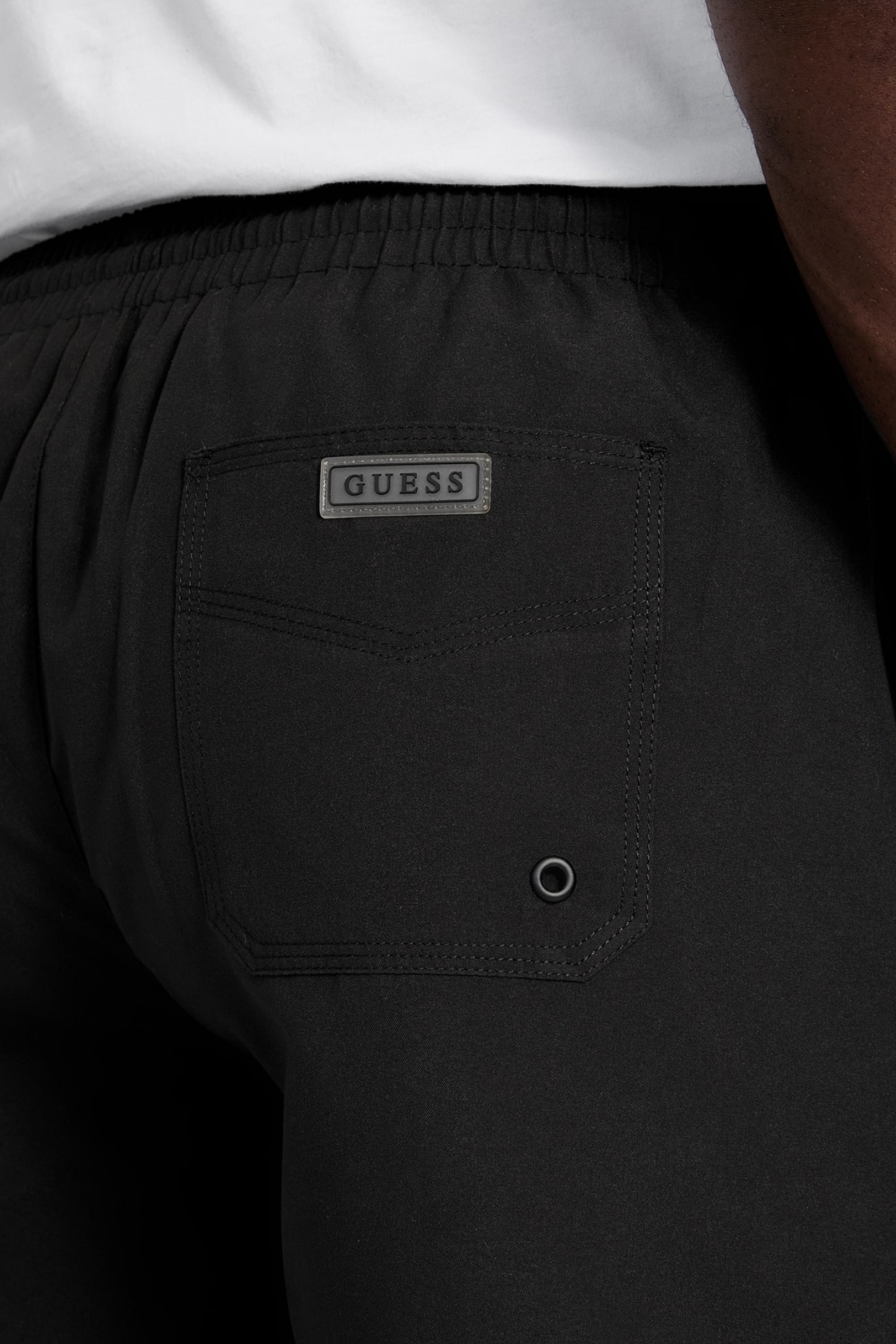 Мужские черные плавательные шорты Guess F4GT00.WG282;JBLK