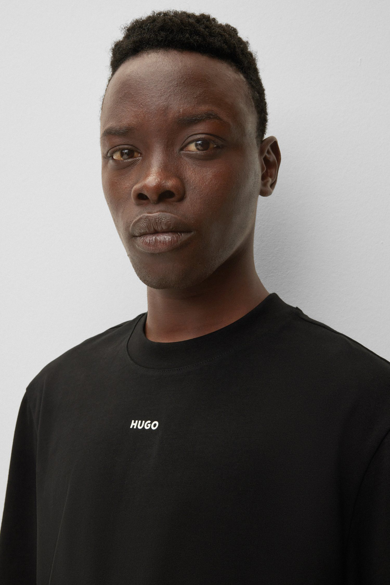 Чоловіча чорна футболка HUGO 50488330;001