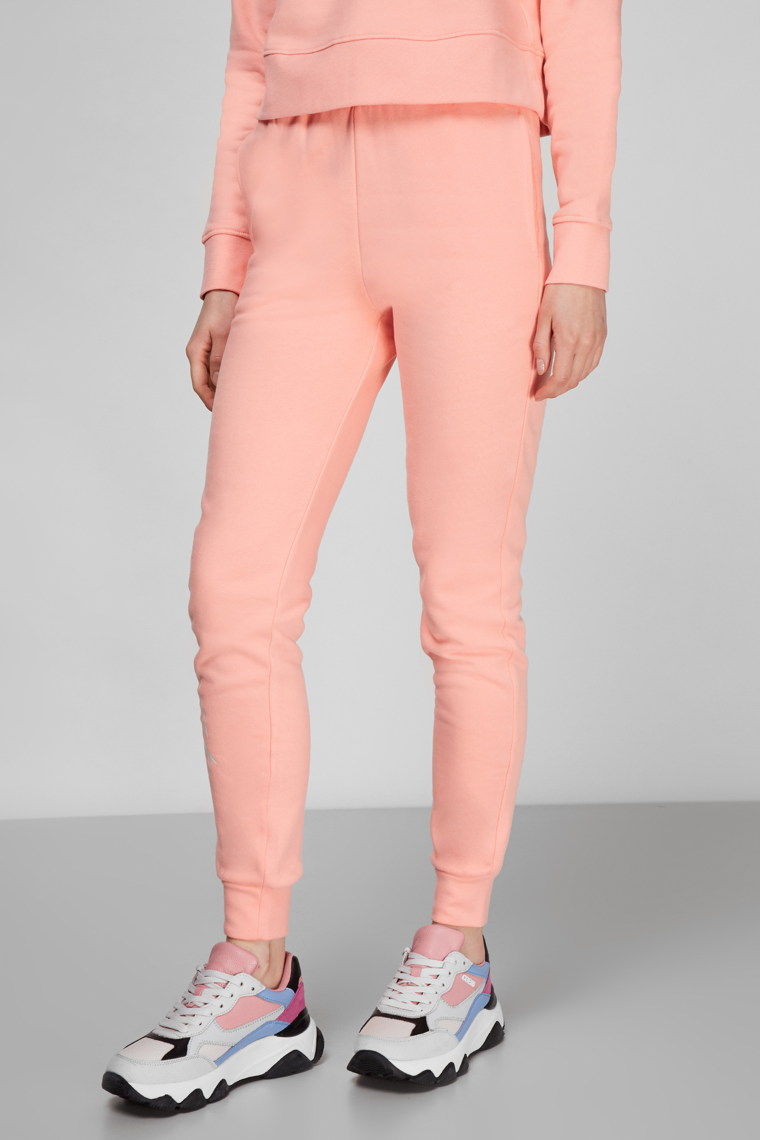 Женские персиковые спортивные брюки Guess V2RB18.KAOR1;A605