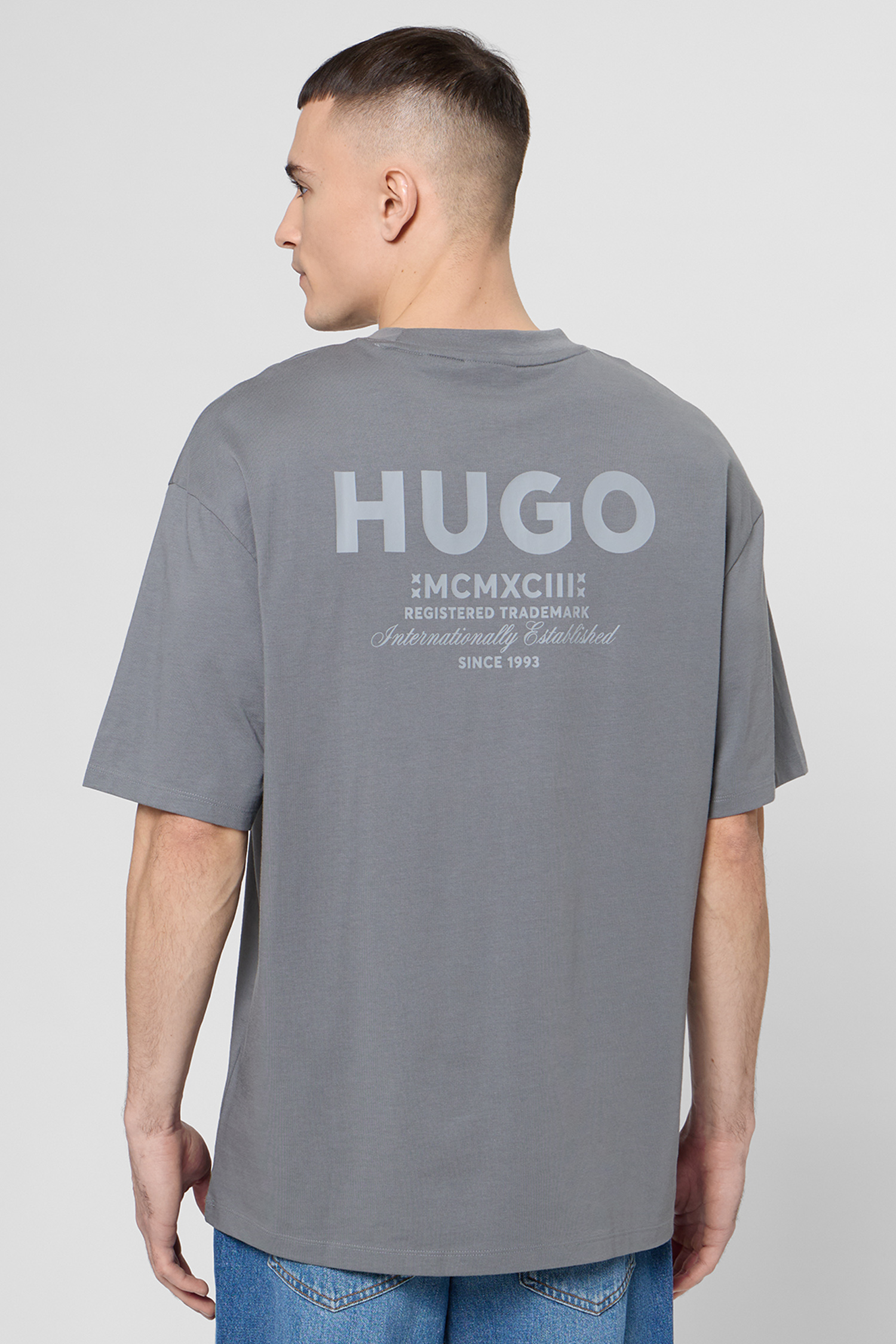 Чоловіча сіра футболка HUGO BLUE 50509776;036