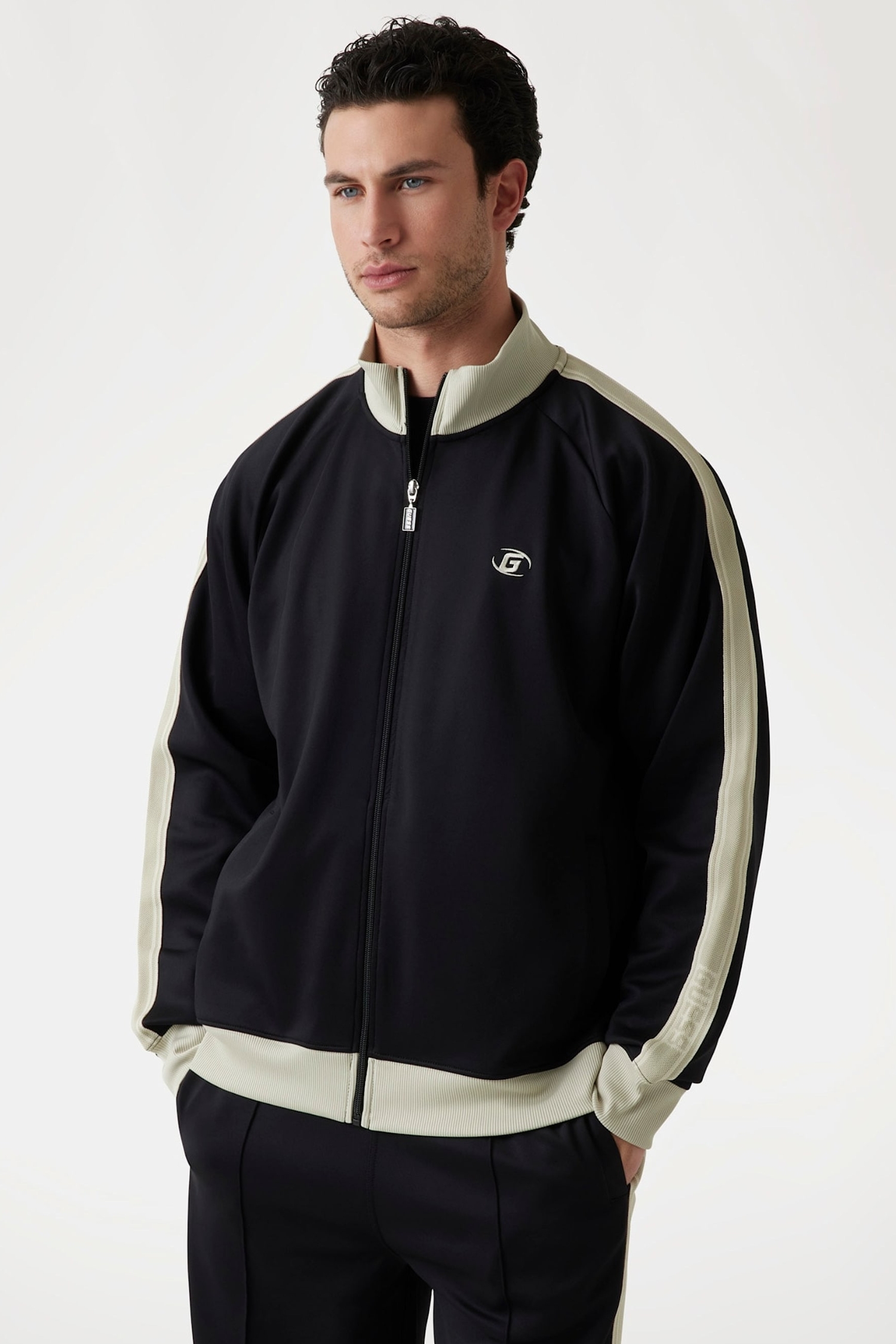 Чоловіча чорна спортивна кофта Guess Z5GQ13.KCRU2;JBLK