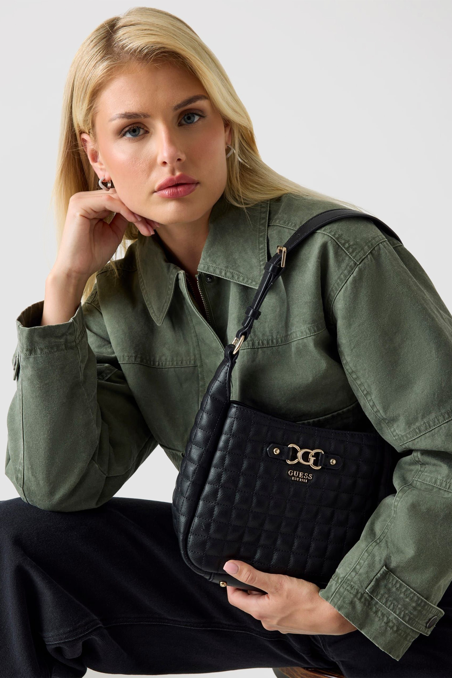 Жіноча чорна сумка Guess HWQG84.24010;BLA