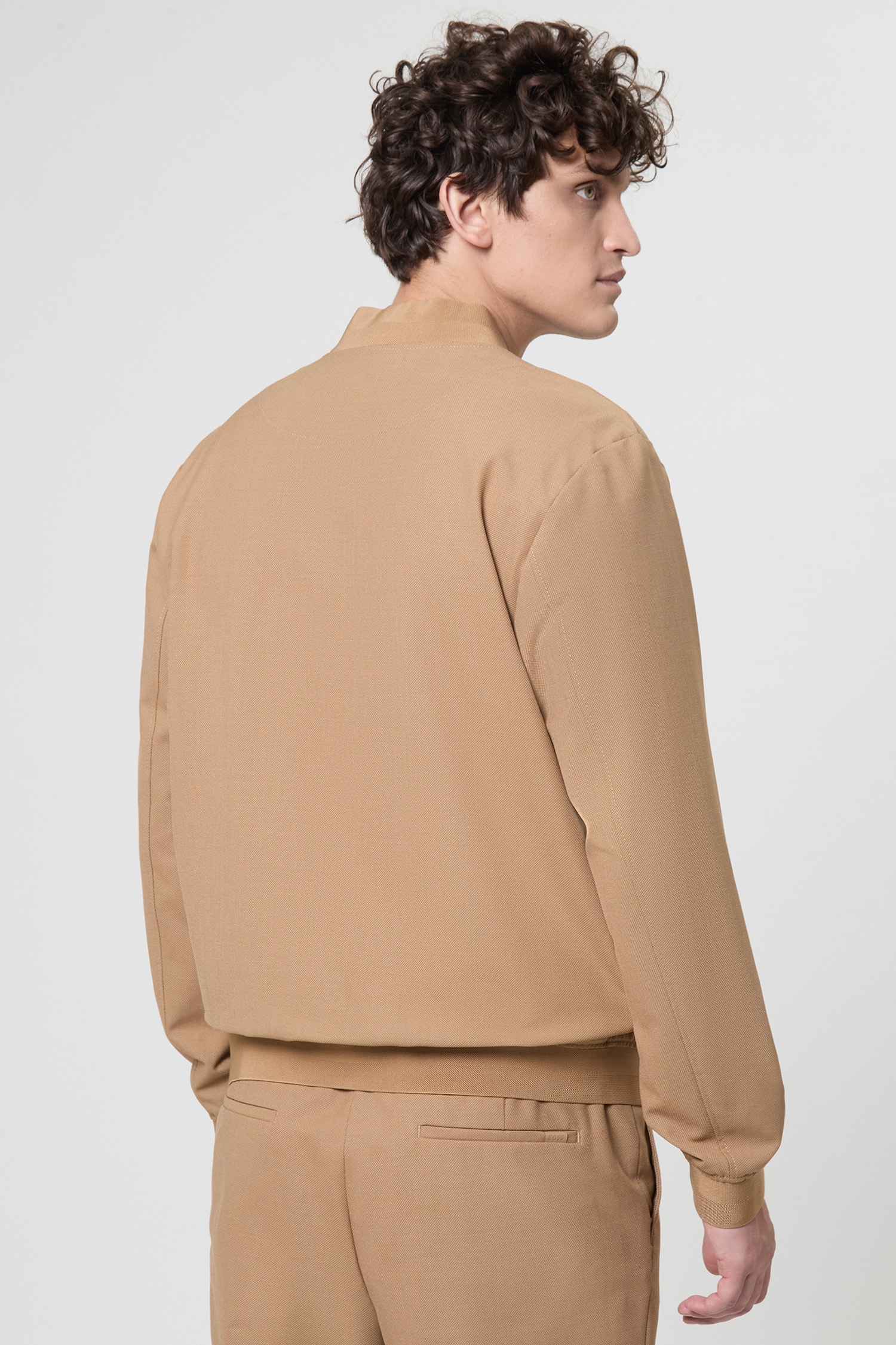 Мужской бежевый бомбер BOSS 50546057;260