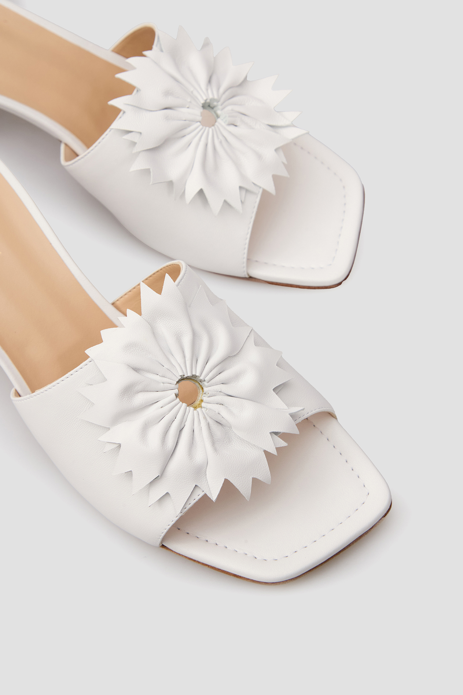 Жіночі білі шкіряні мюлі BALDININI D5E022P5NAPP;9001