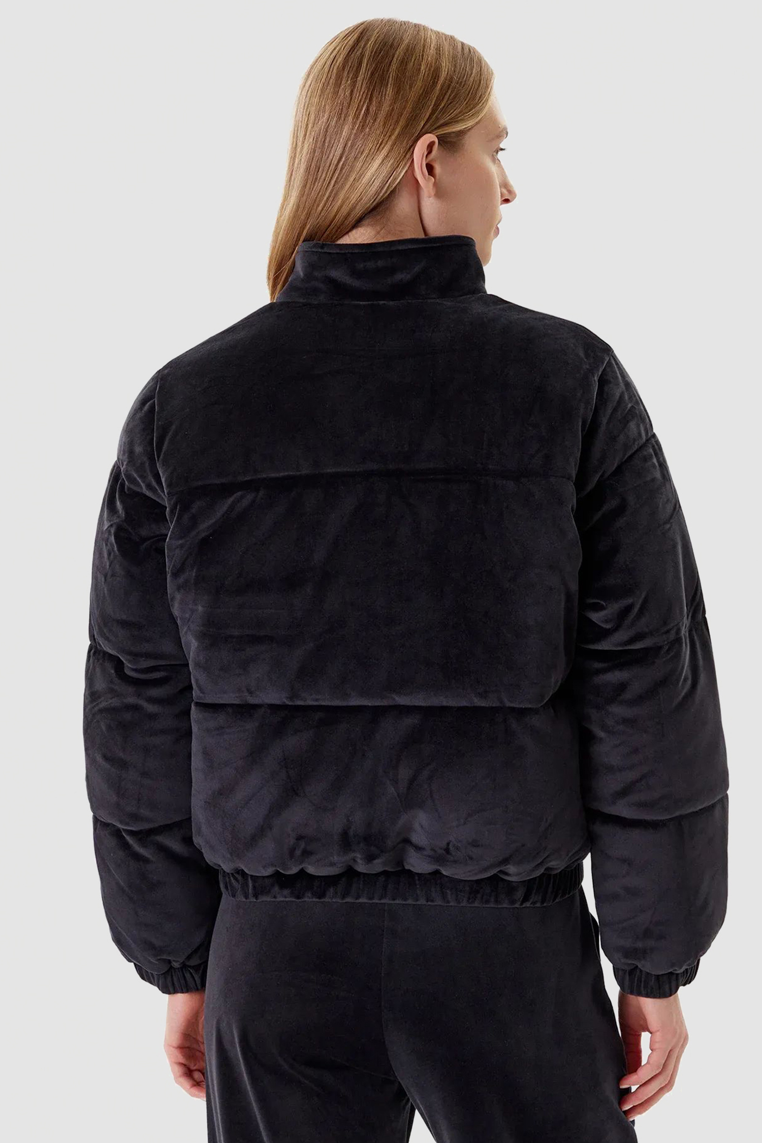 Жіноча чорна куртка Guess V4BL03.K0232;JBLK