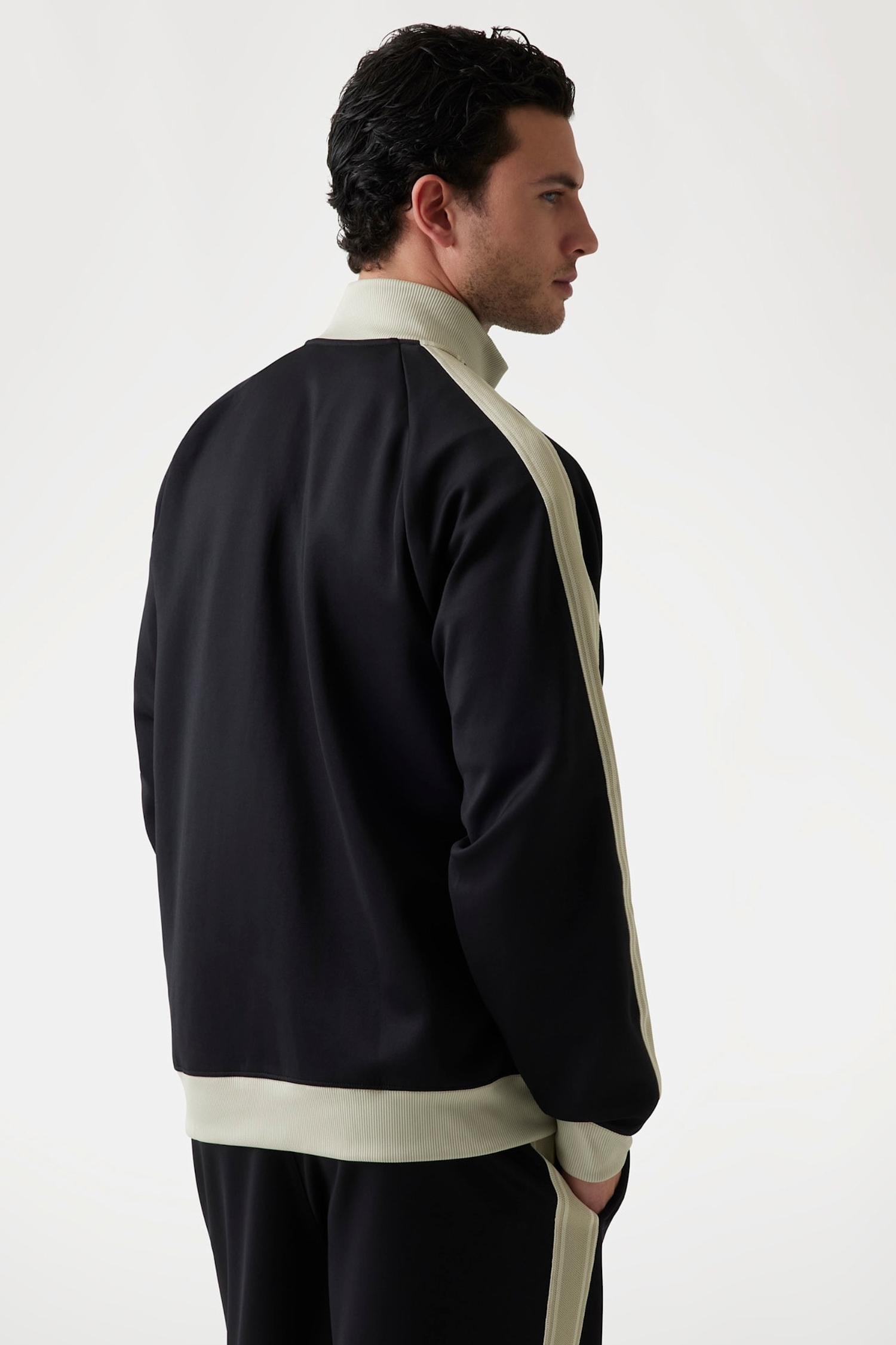 Чоловіча чорна спортивна кофта Guess Z5GQ13.KCRU2;JBLK