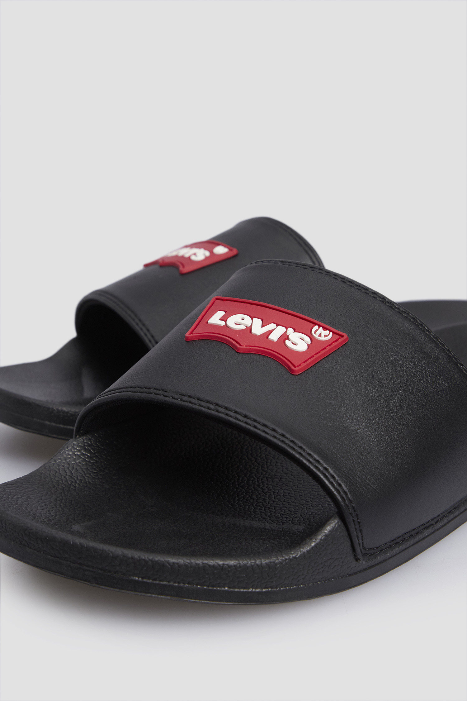 Чоловічі чорні слайдери Levi’s® 235642;794.59