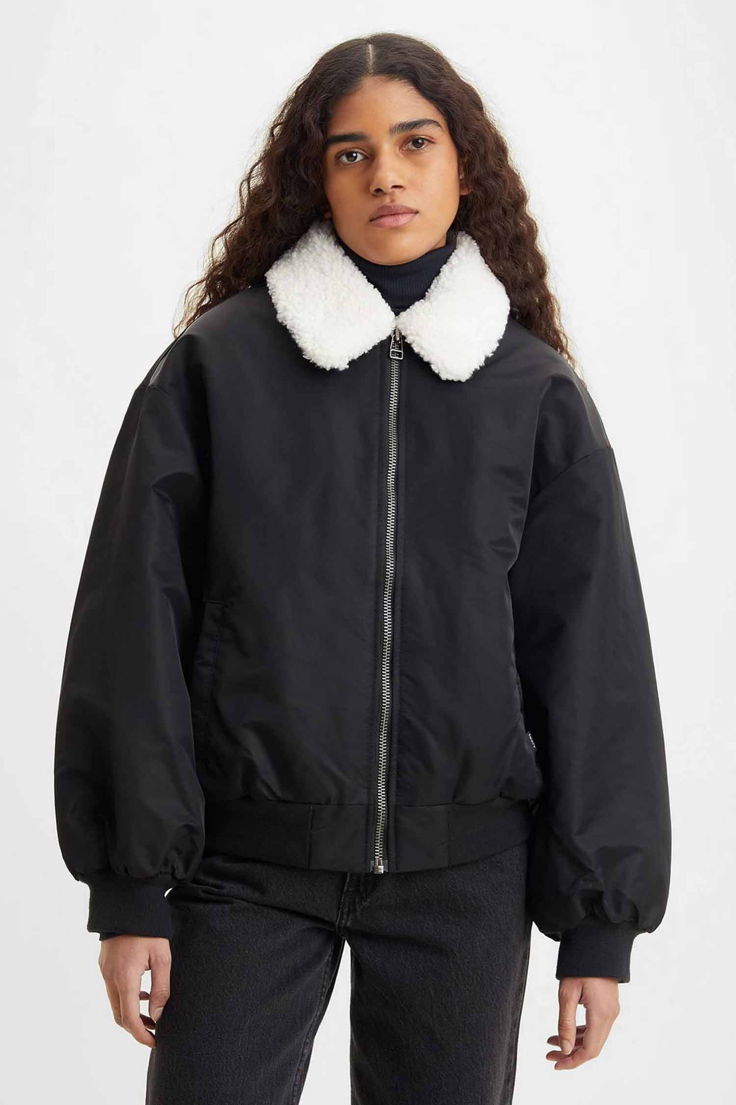 Женская черная куртка Levi’s® A1639;0001