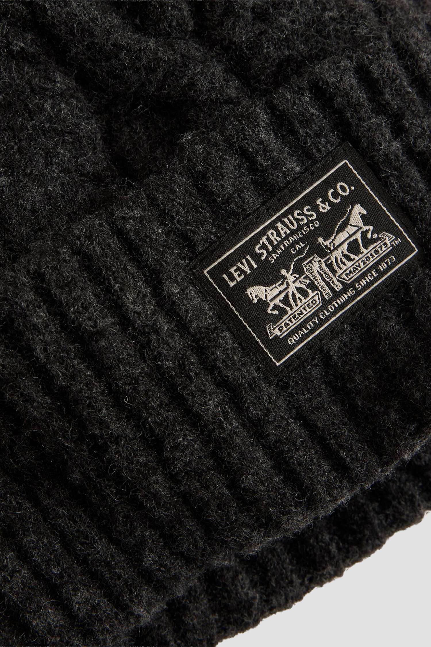 Женская черная шапка Levi’s® 004D4;0000