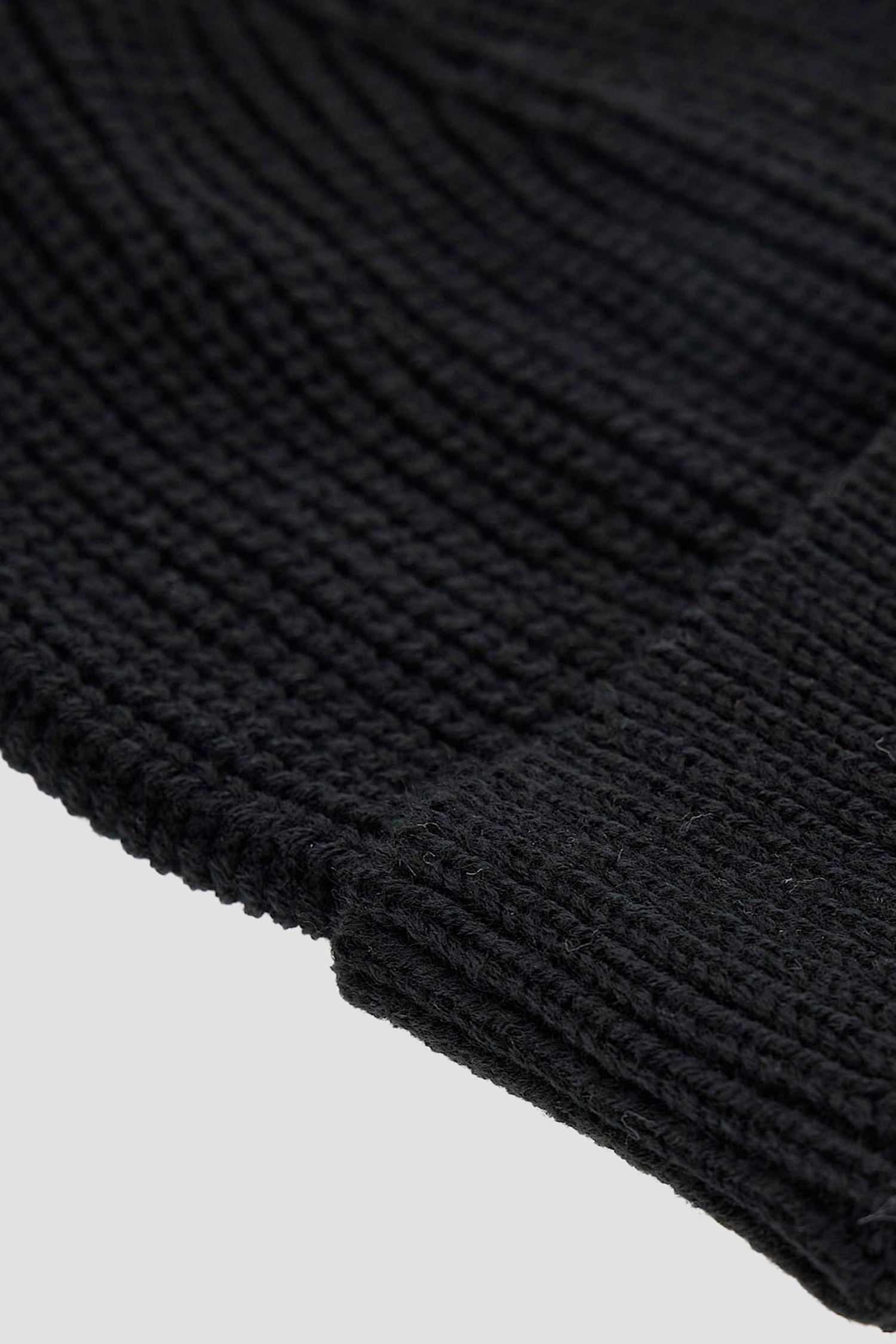 Чоловіча чорна шапка Guess AM9584.POL01;BLA