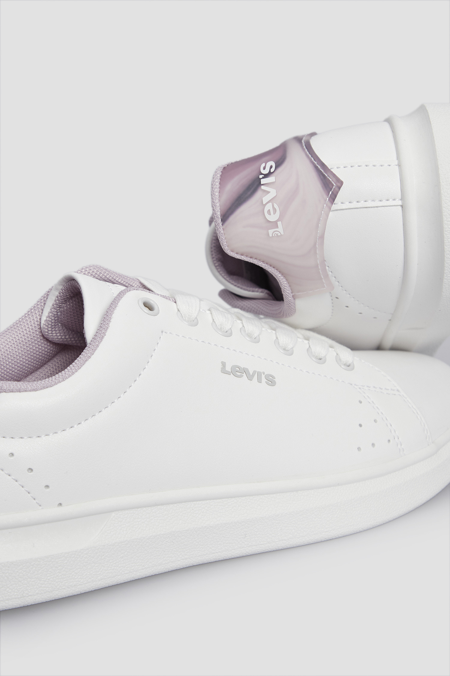 Женские белые сникерсы Levi’s® 235632;946.151