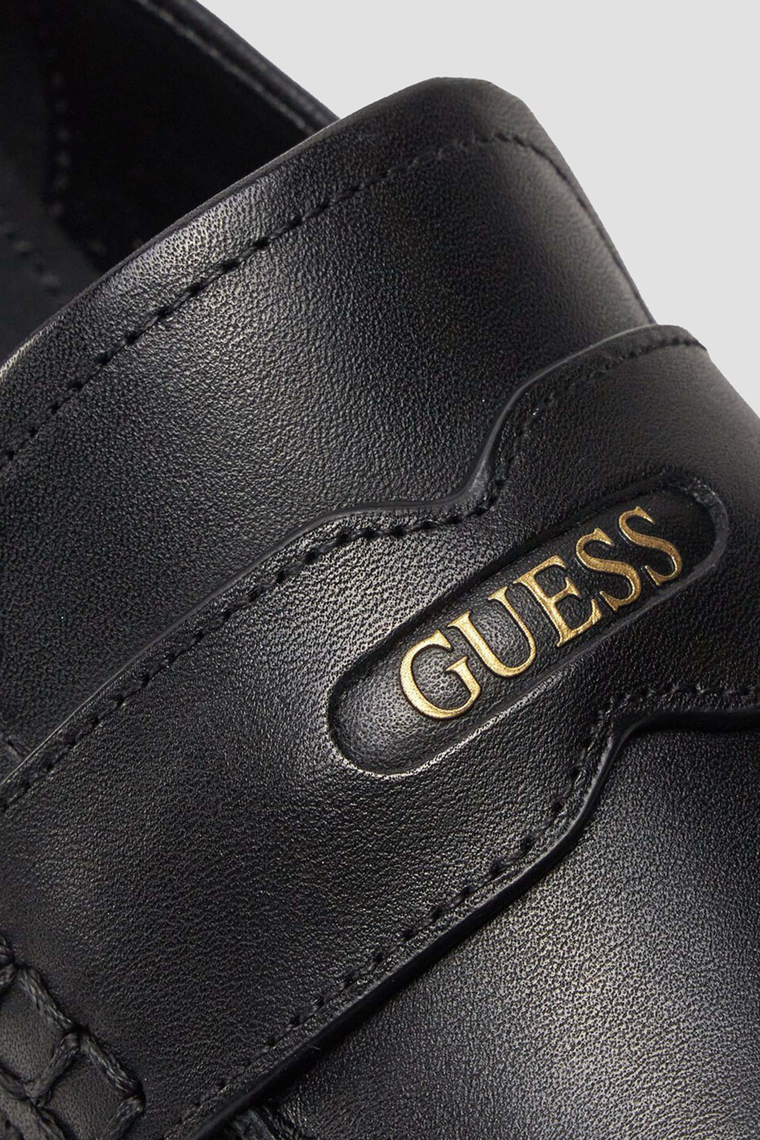 Женские черные кожаные лоферы Guess FLTFIN.LEA14;BLACK