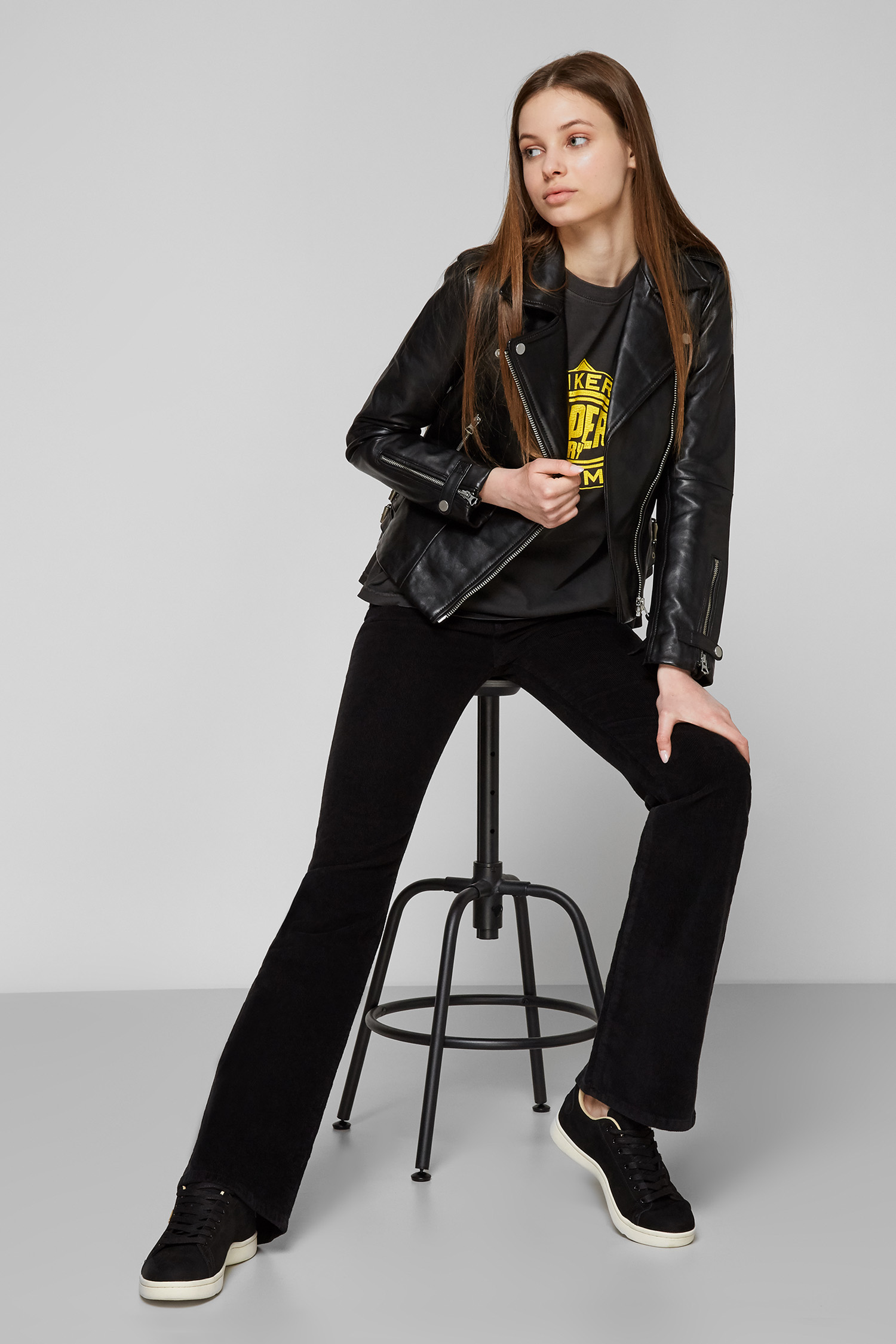 Черные вельветовые брюки для девушек SuperDry W7010445A;02A