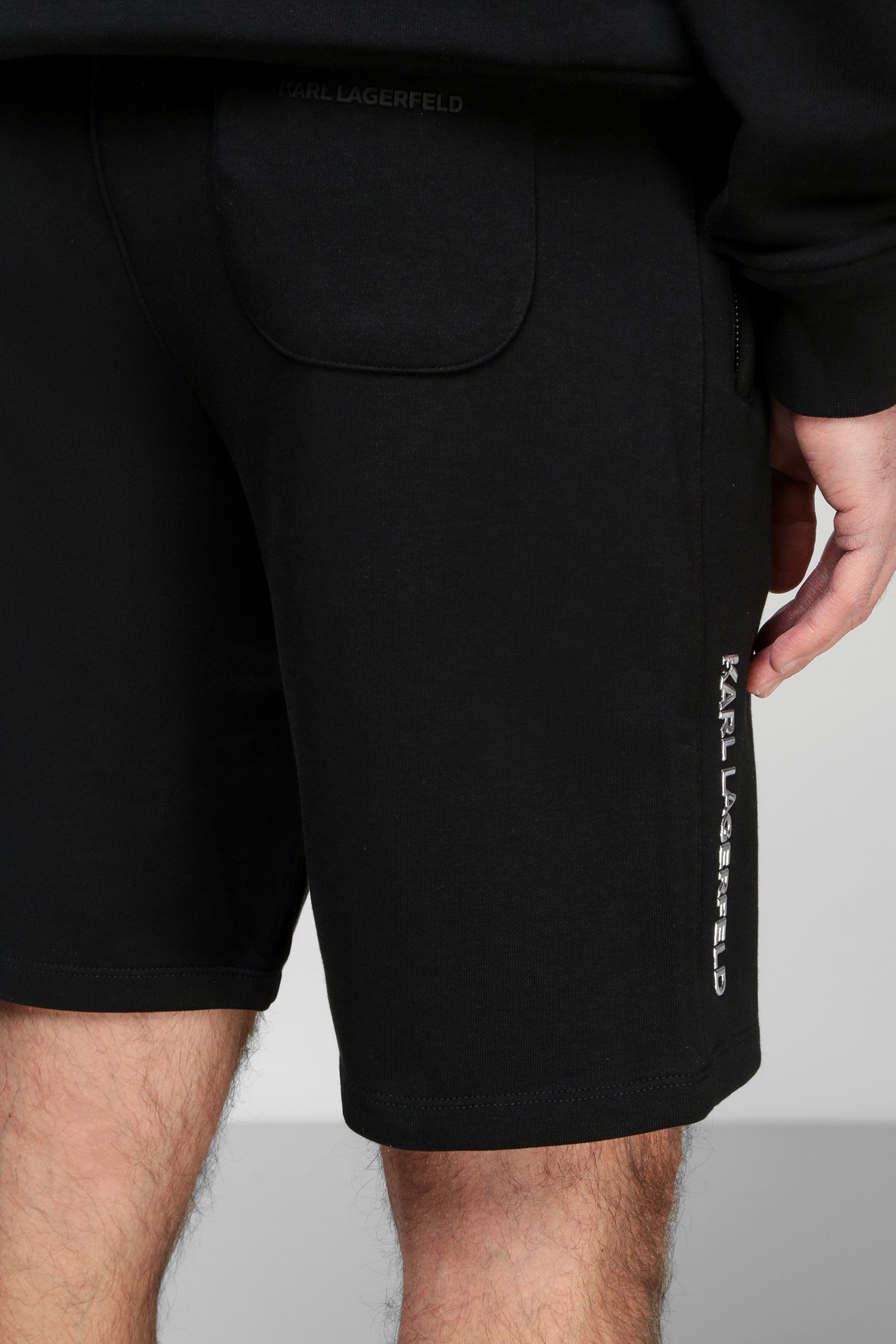 Мужские черные шорты Karl Lagerfeld 521900.705414;910 — Ultrashop