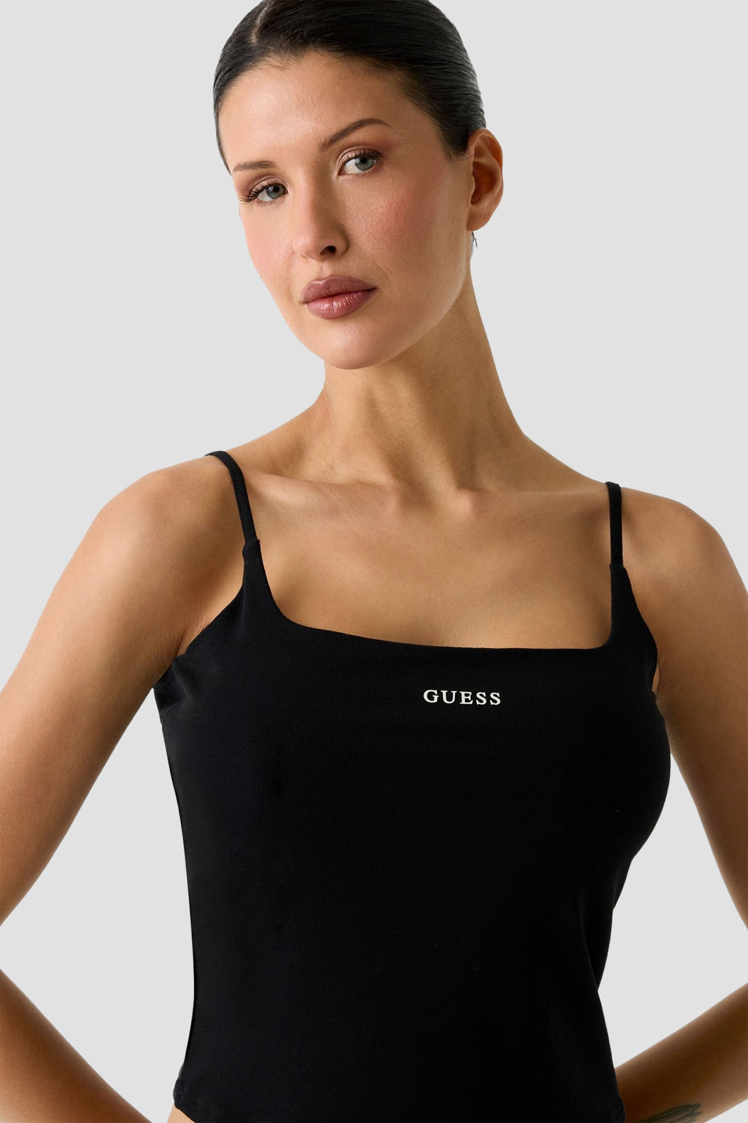 Жіночий чорний топ Guess V6GP18.K3470;JBLK