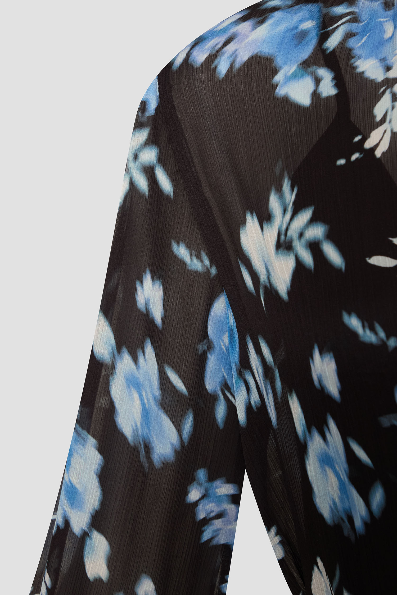 Женское черное платье с узором Guess W5RK35.WDW82;P7UN