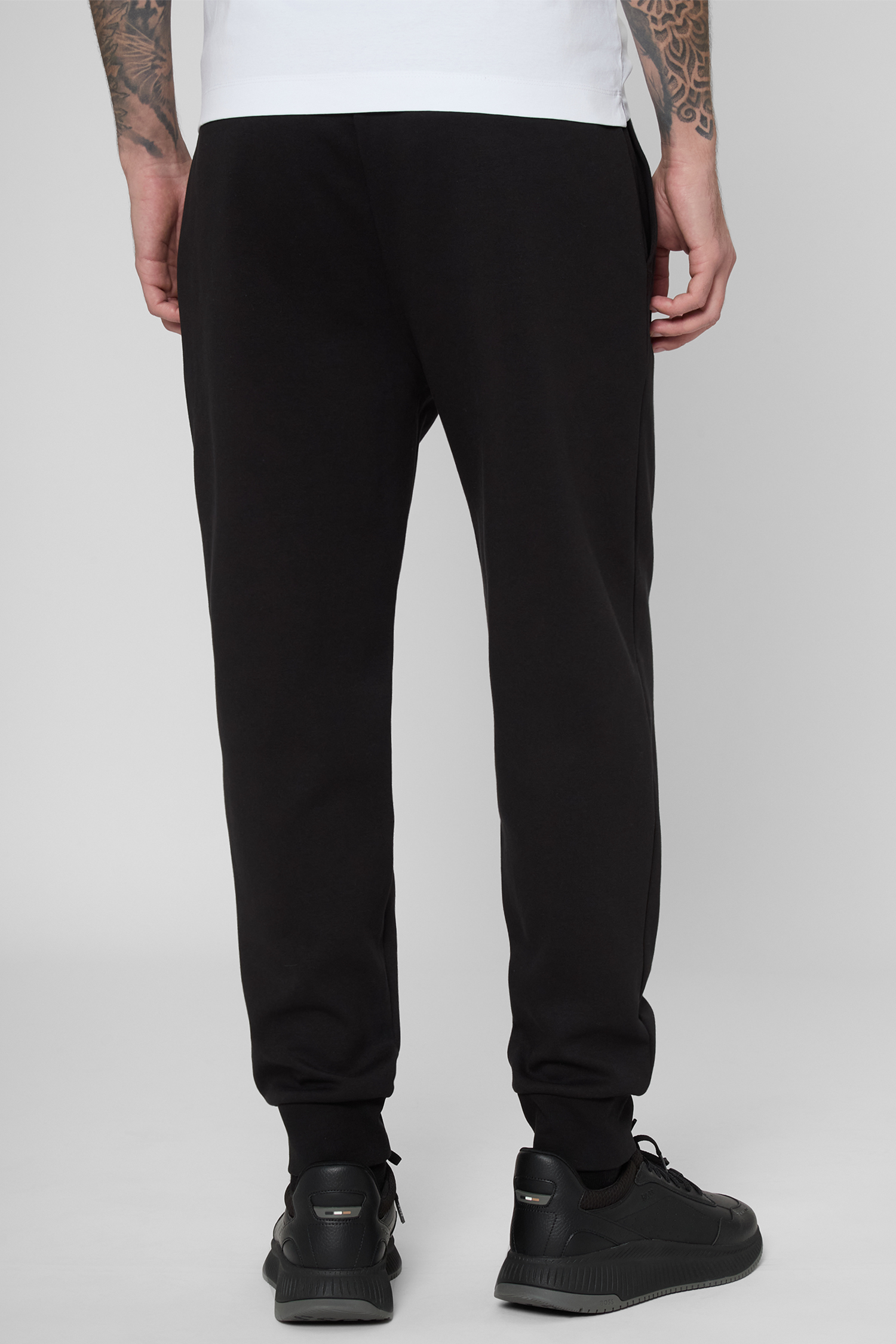 Чоловічі чорні спортивні штани BOSS 50520322;002