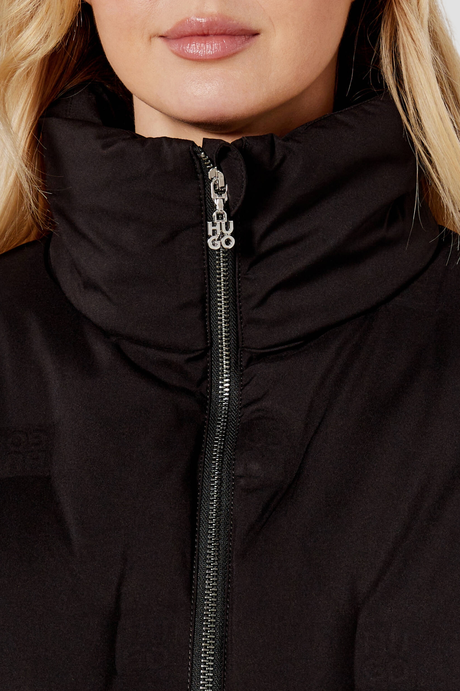 Жіноча чорна куртка з візерунком HUGO 50523657;001