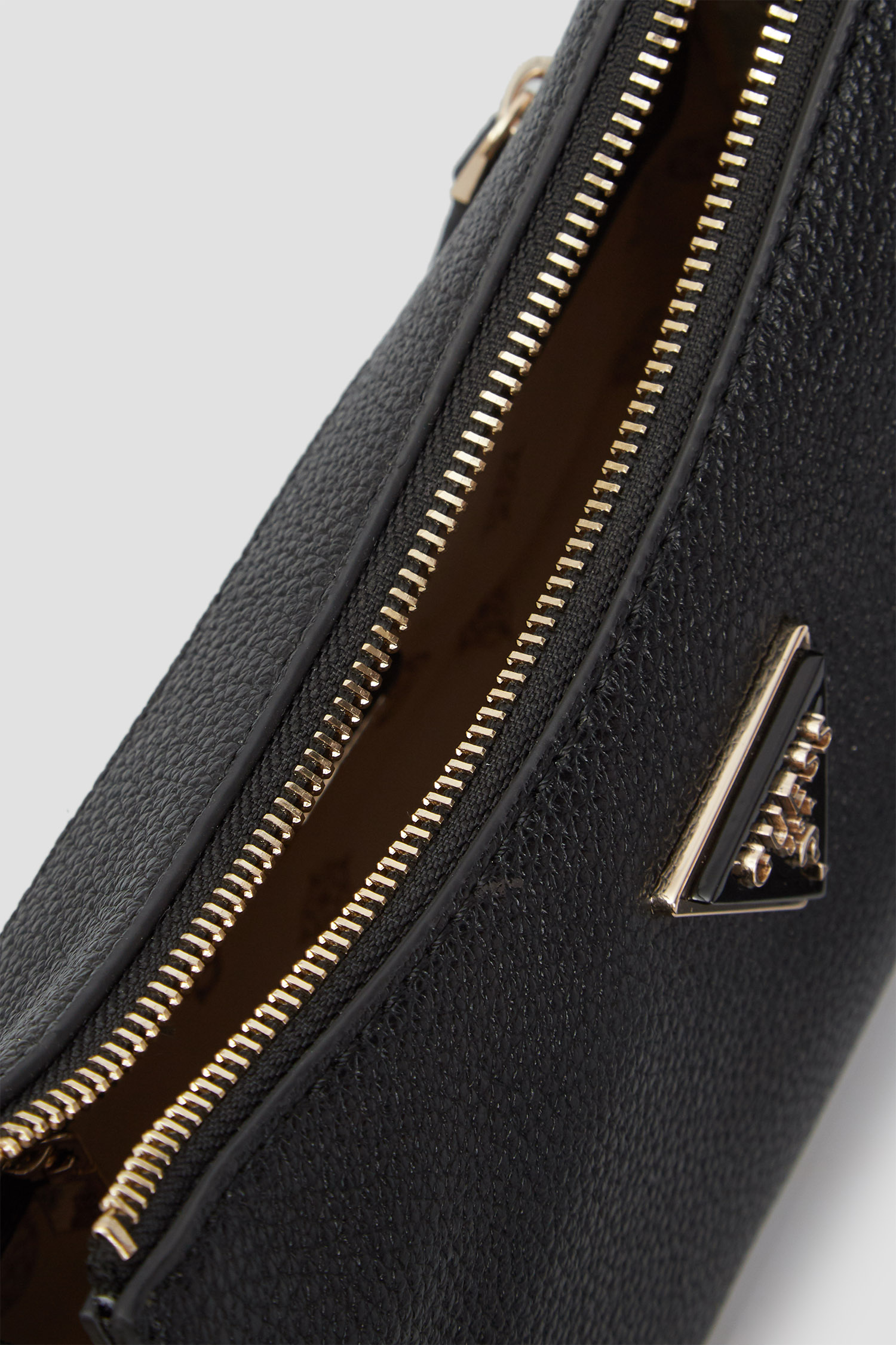 Женская черная сумка Guess HWBG93.49180;BLA