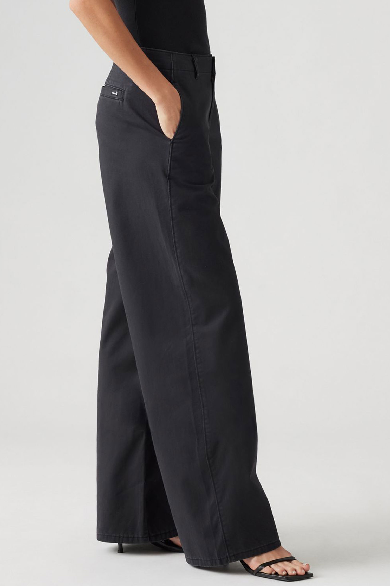 Женские черные брюки Levi’s® A8700;0001