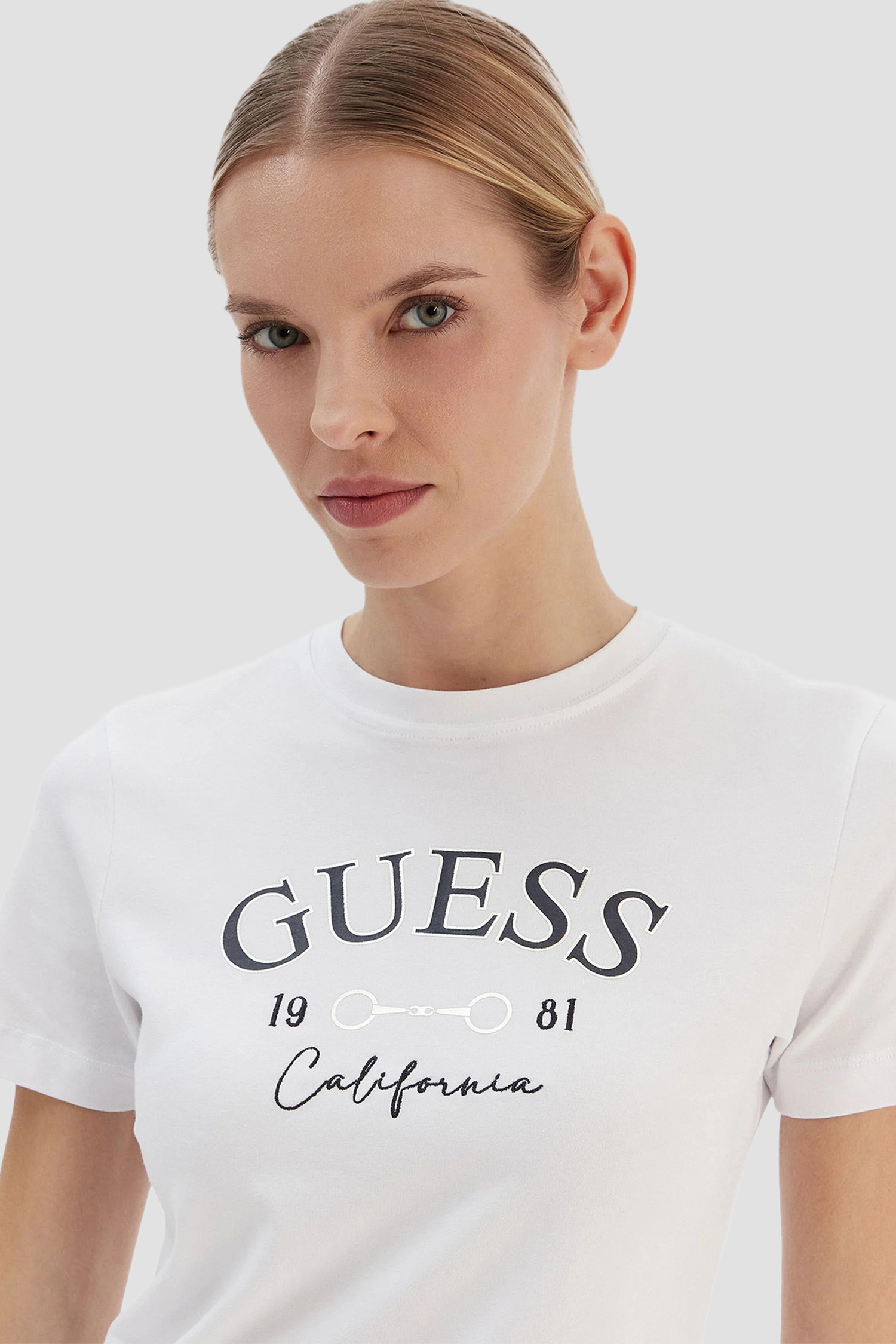 Жіноча біла футболка Guess V6RI02.J1314;G011