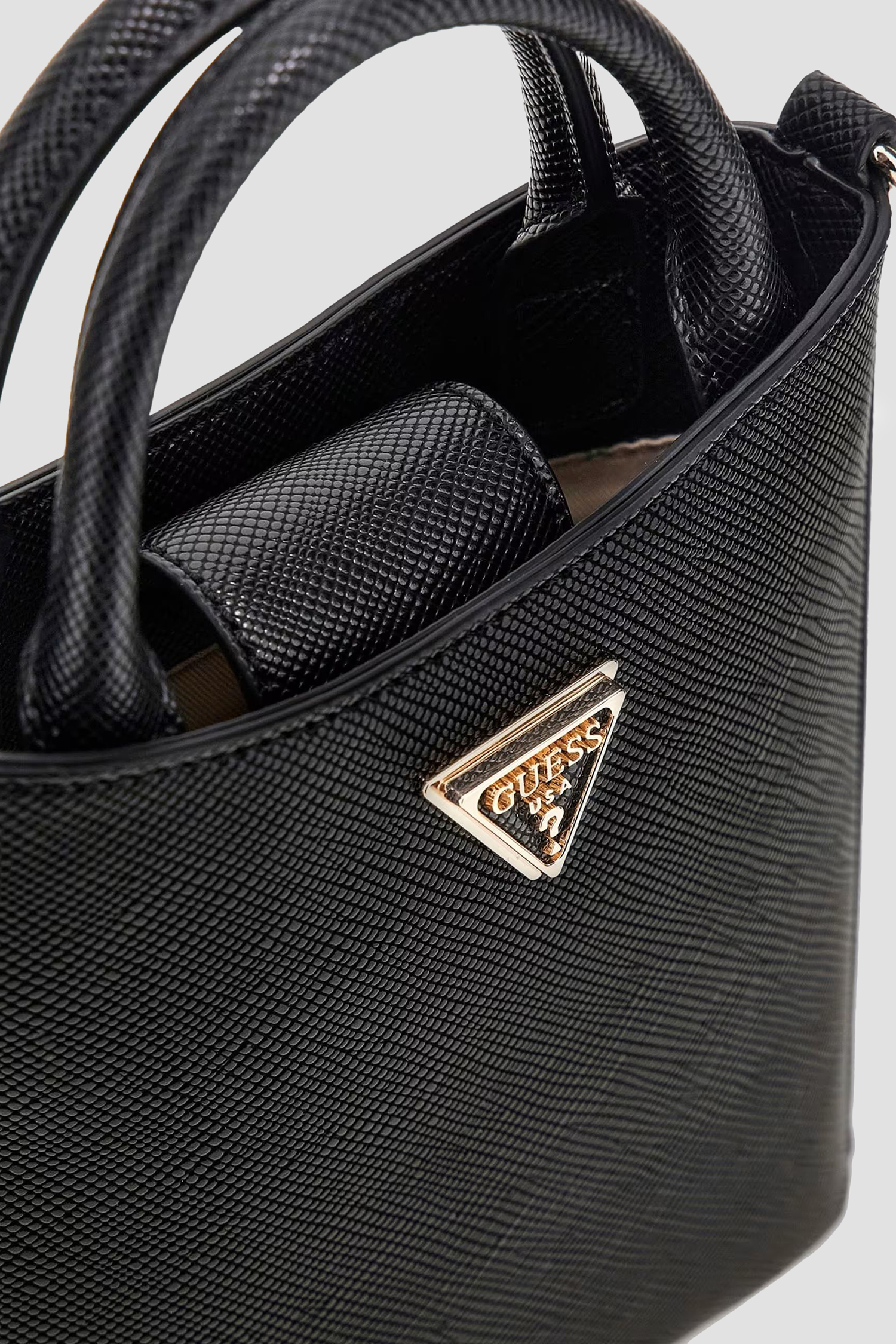 Жіноча чорна сумка Guess HWEZG9.51281;BLA