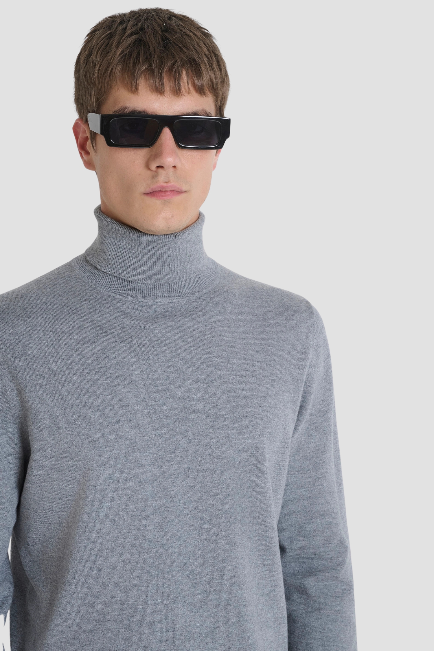 Чоловічий сірий гольф Antony Morato MMSW01562.YA200081;9005