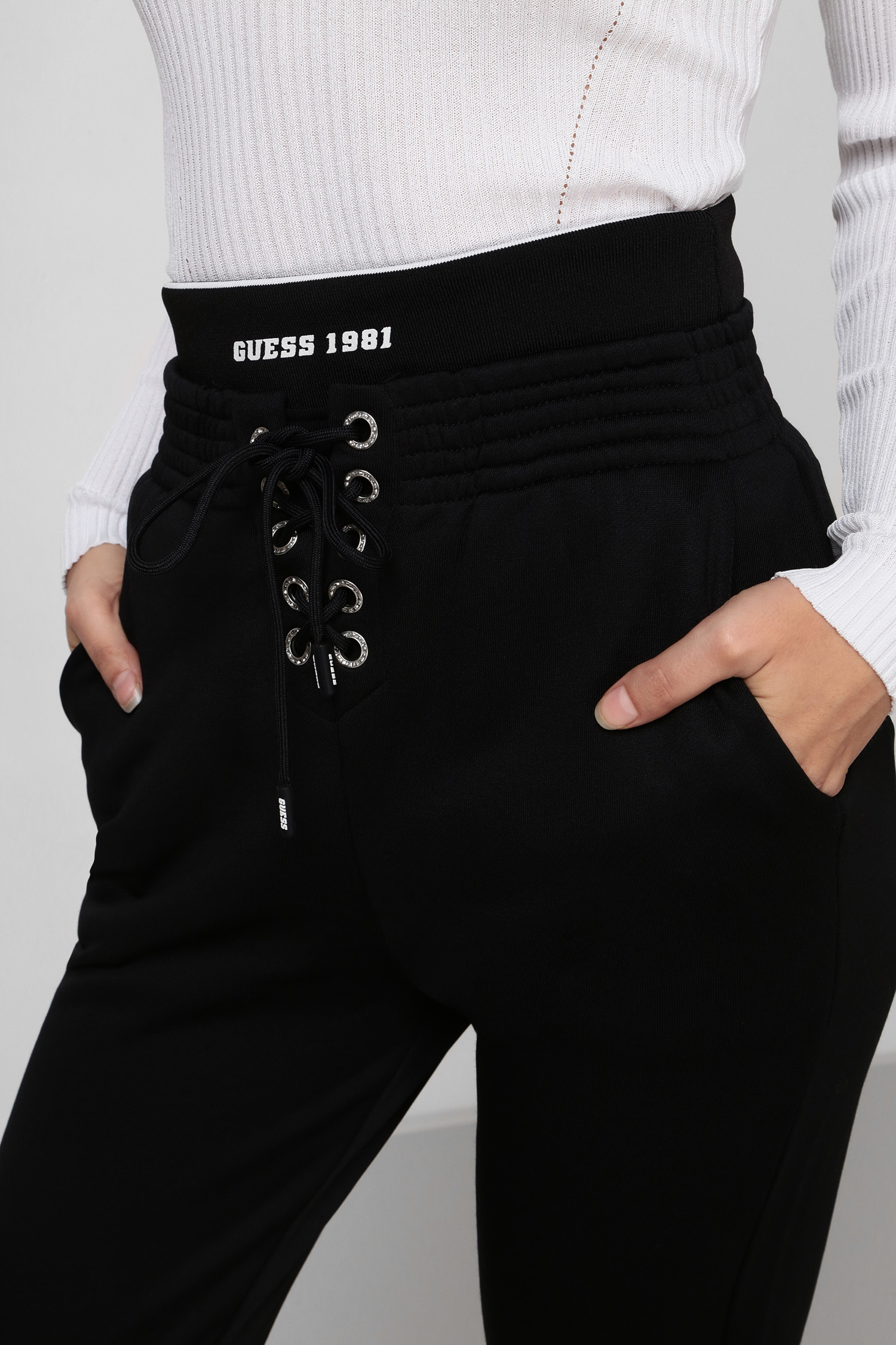 Жіночі чорні спортивні штани Guess W0YB83.K7EX0;JBLK — Ultrashop