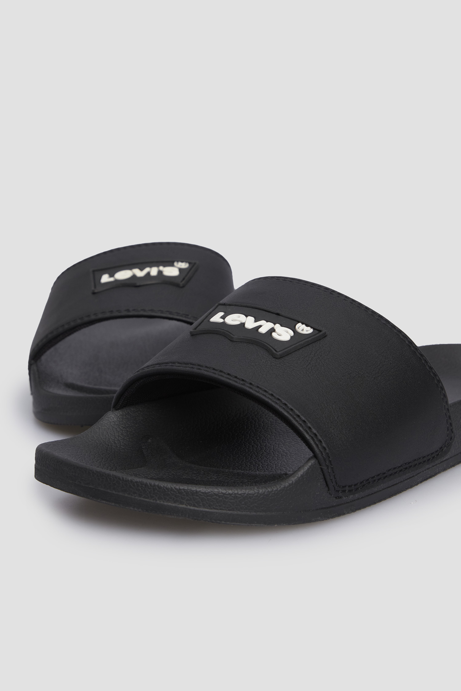 Женские черные слайдеры Levi’s® 235643;794.59