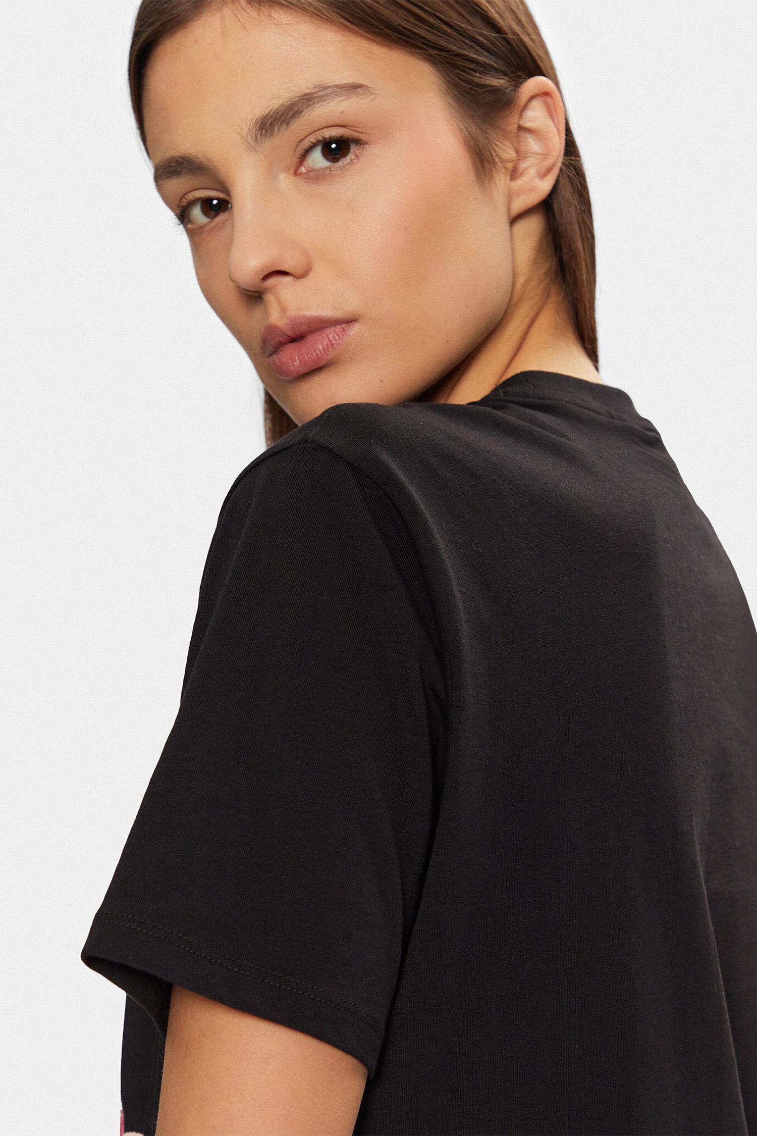 Жіноча чорна футболка Guess W5RI30.K9RM1;JBLK