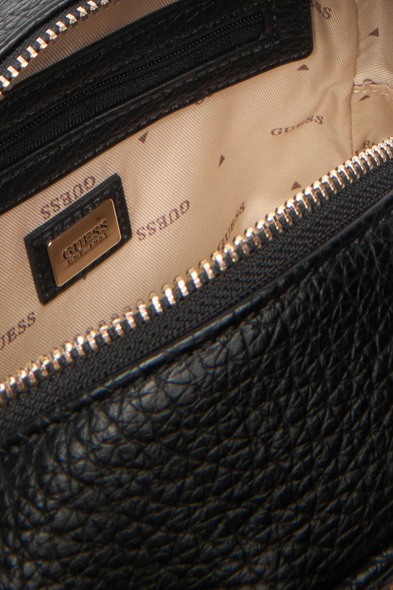 Жіноча чорна сумка Guess HWBG95.01170;BLA