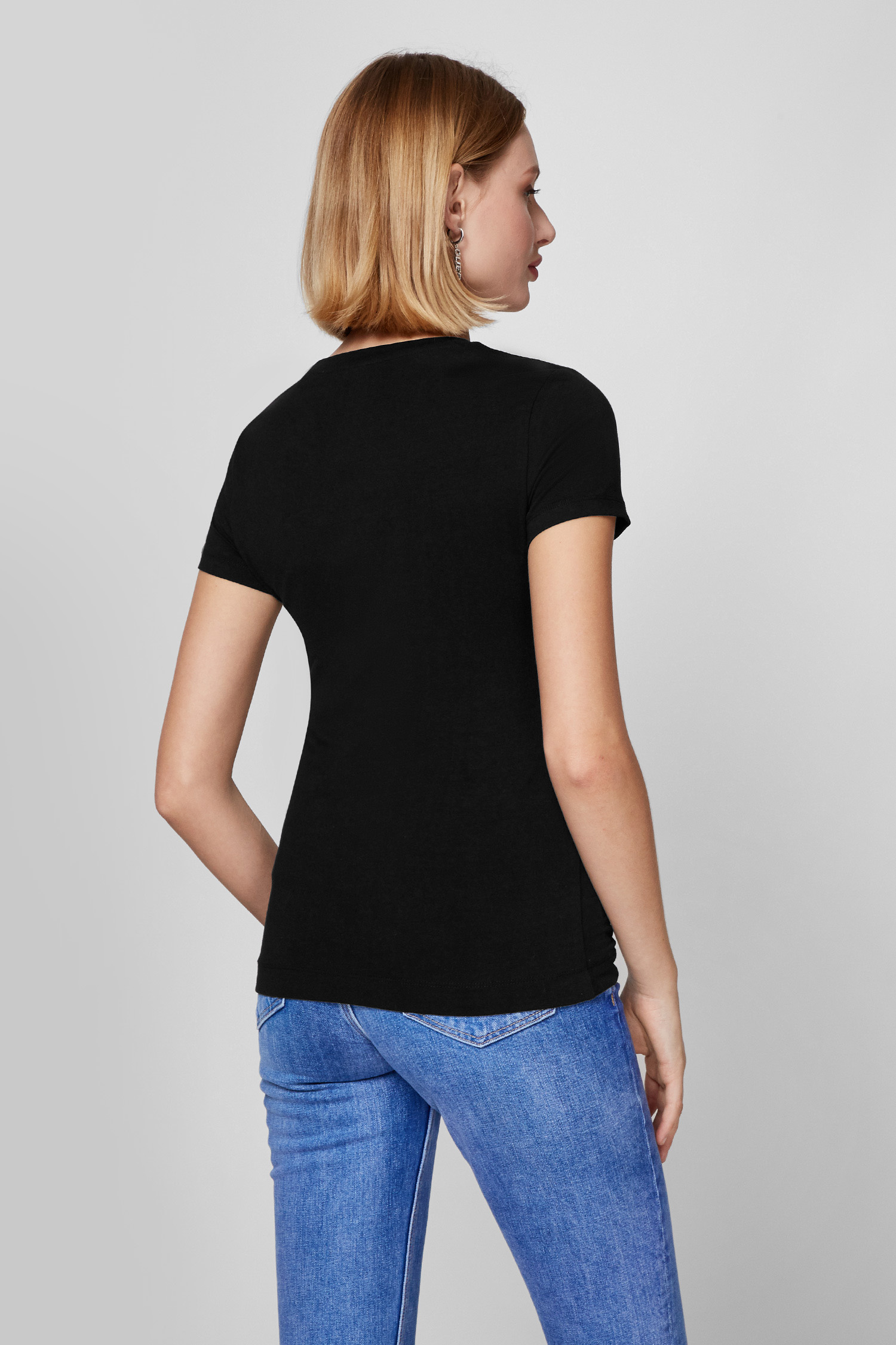 Женская черная футболка Guess W1BI00.J1311;JBLK — Ultrashop