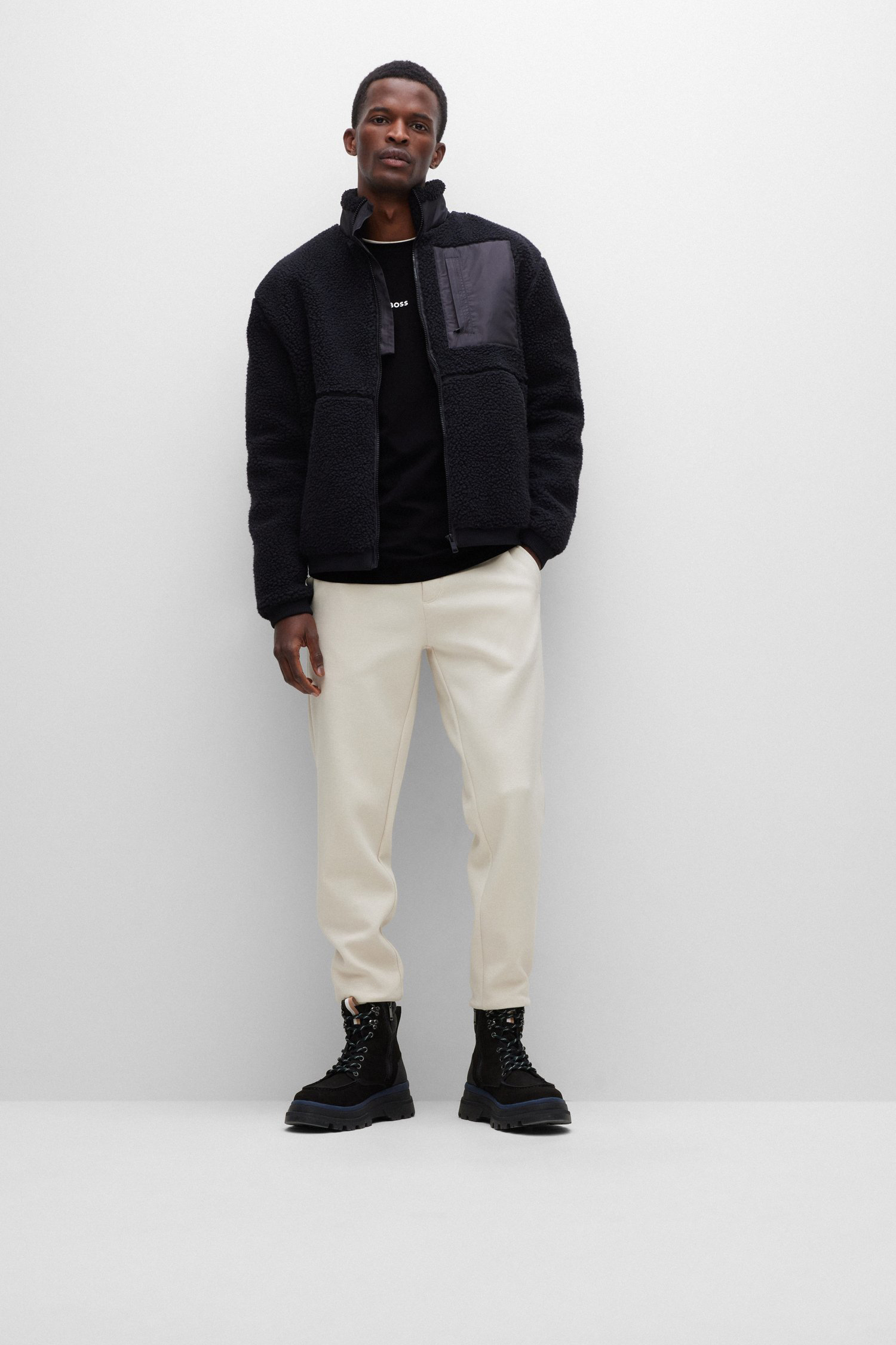 Мужской черный лонгслив BOSS 50473286;001