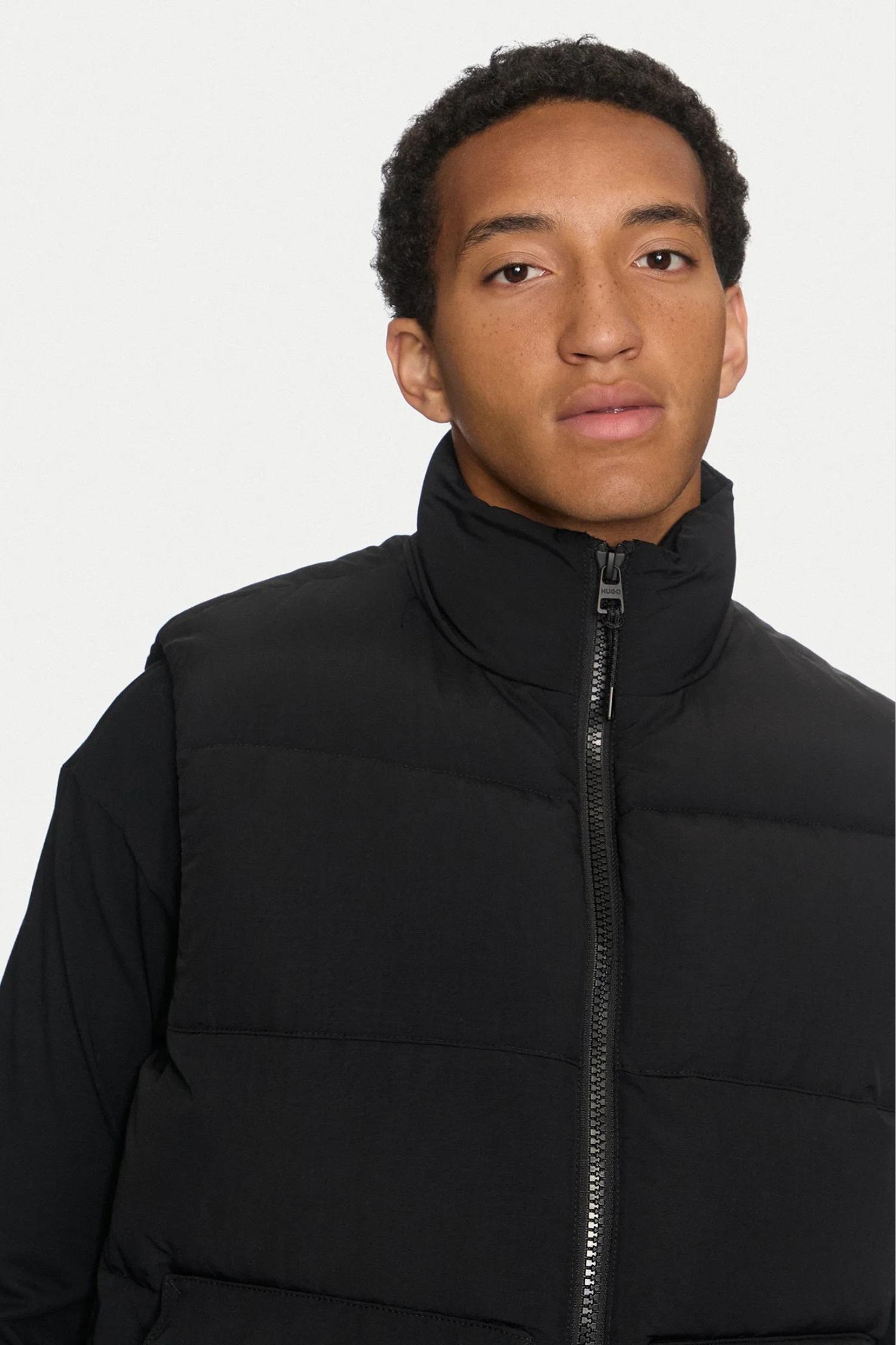 Мужской черный жилет HUGO 50520221;001