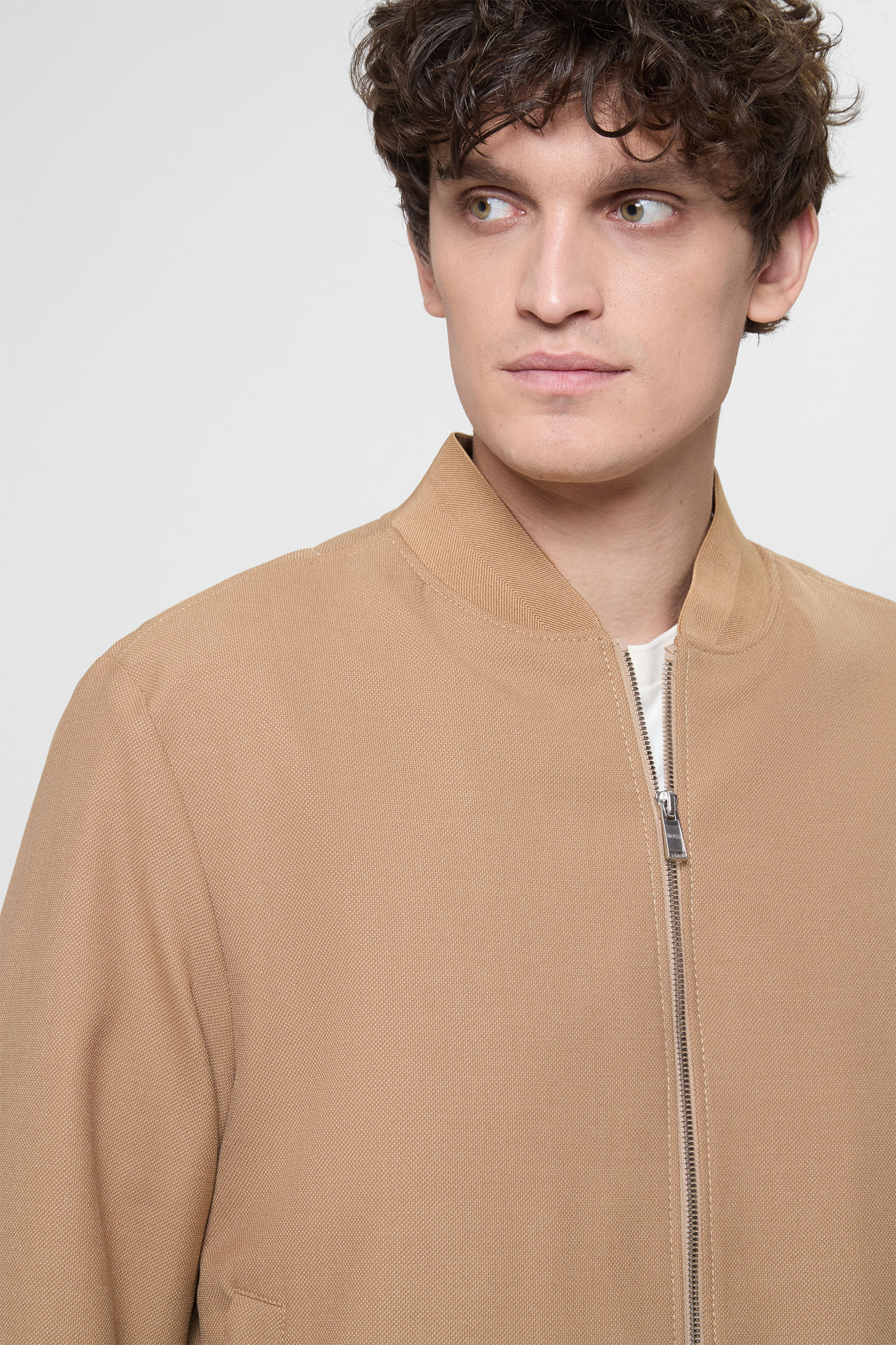 Мужской бежевый бомбер BOSS 50546057;260