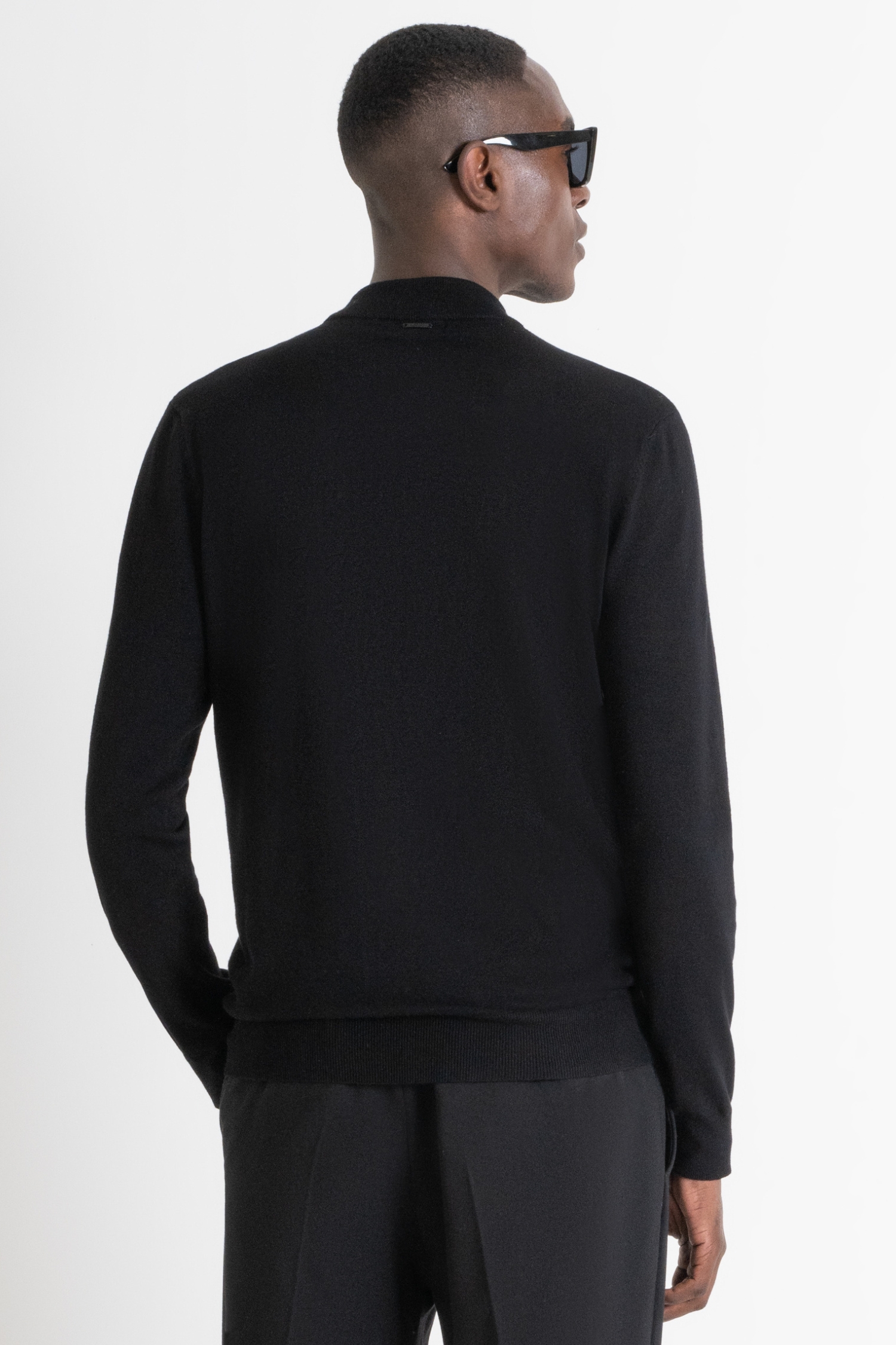 Чоловічий чорний джемпер Antony Morato MMSW01407.YA500002;9000