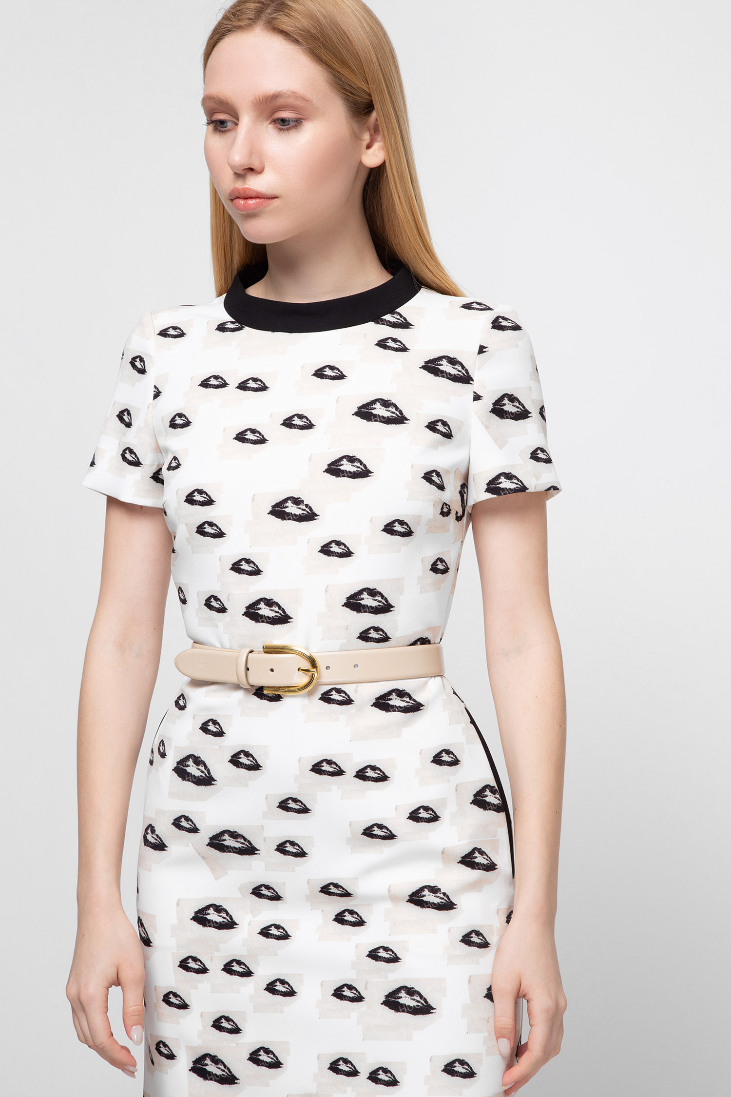 Жіночий бежевий шкіряний ремінь HUGO 50429833;272