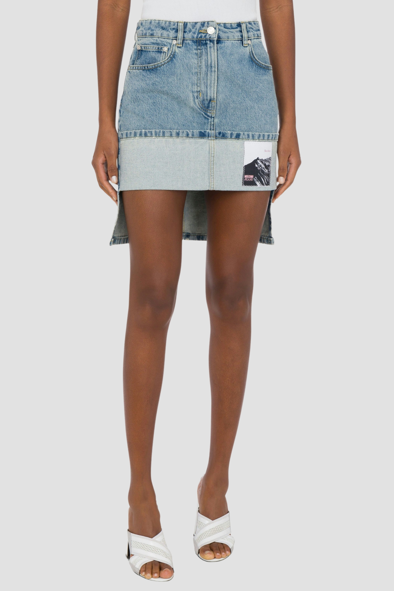 Порно жопа әдемі Үш кискаларды жалады