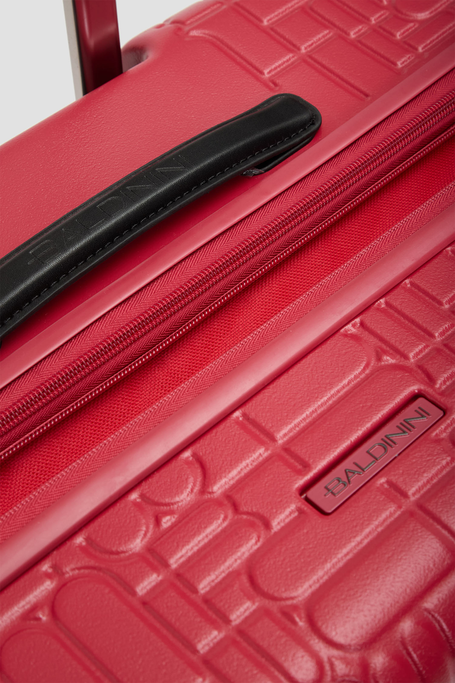 Красный чемодан BALDININI T4BG01MAT;RED