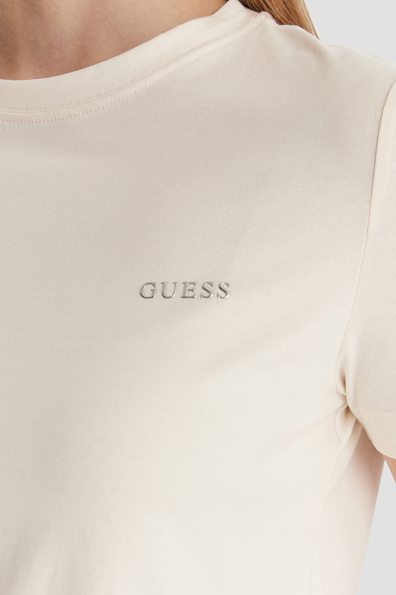 Женская белая футболка Guess V6RI07.J1314;G027
