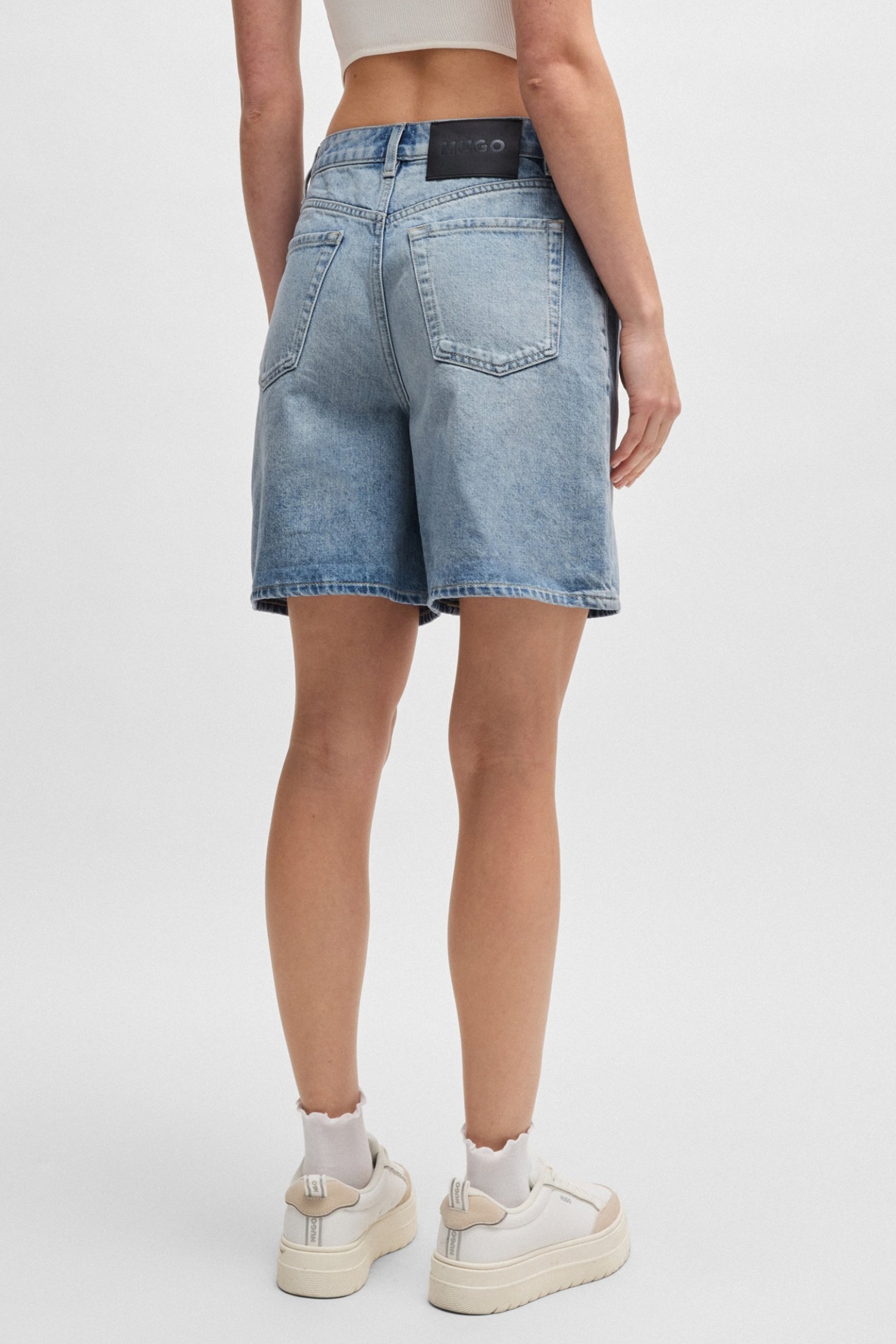 Жіночі блакитні джинсові шорти HUGO 50538863;440